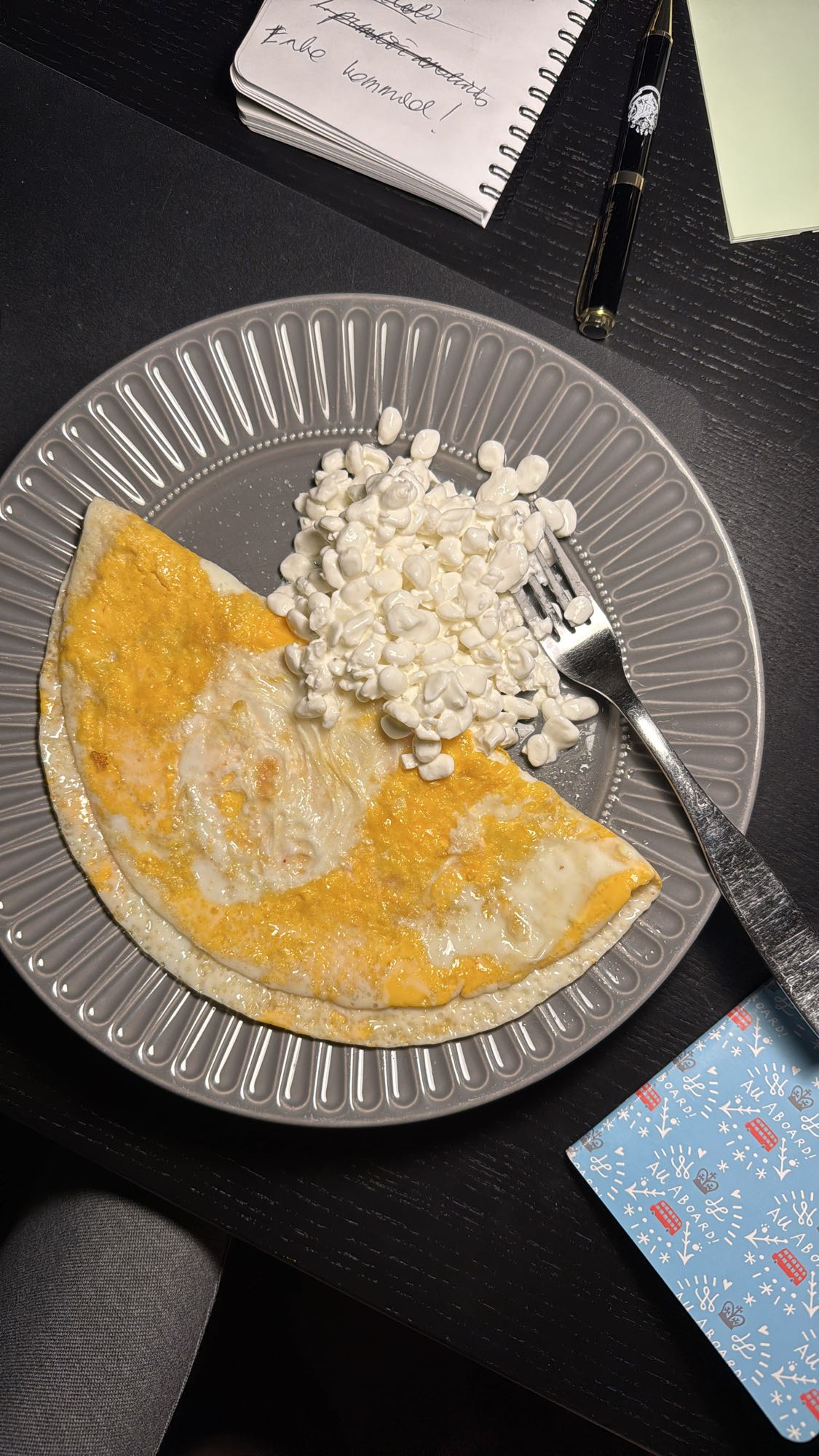 Egg omelette with cottage cheese