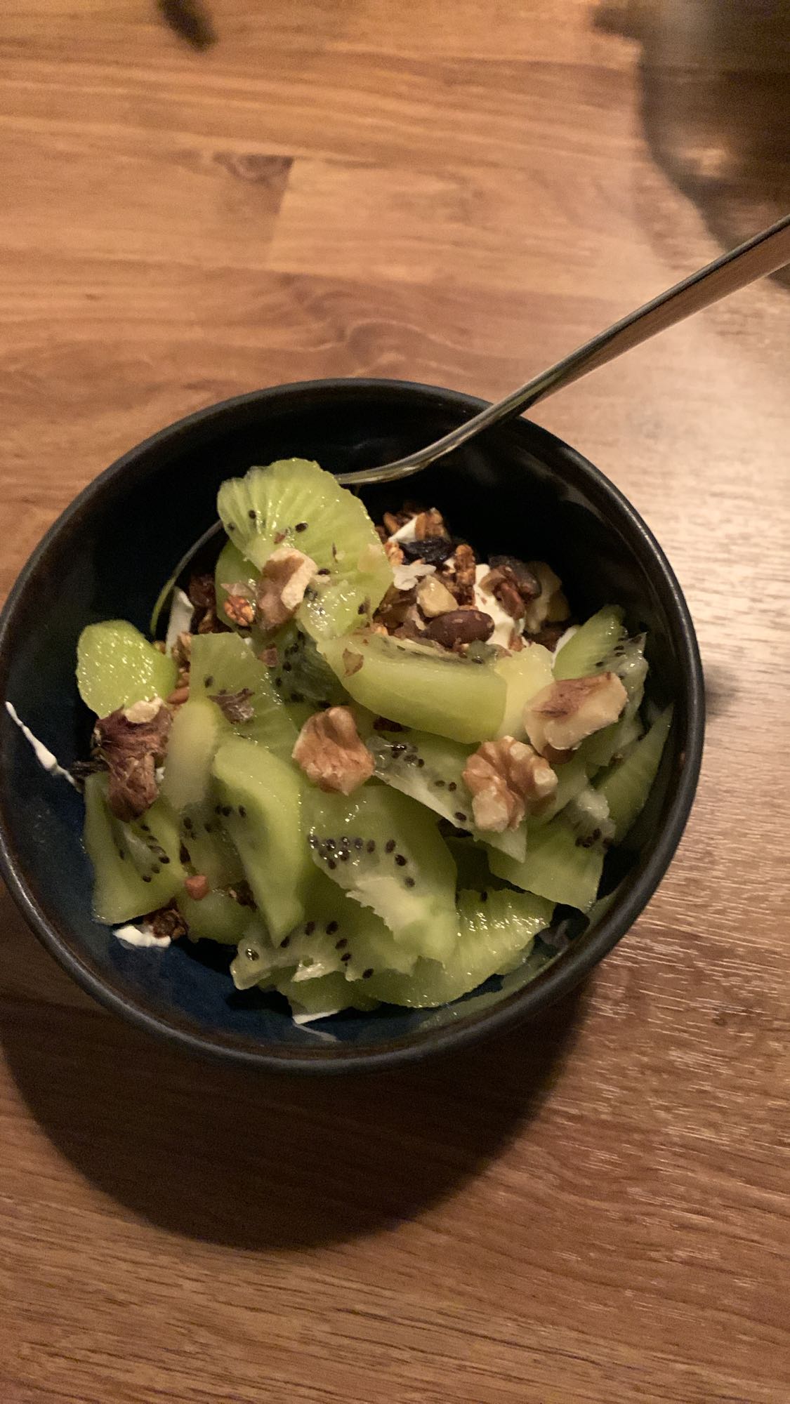 Kiwi yoghurt med nötter