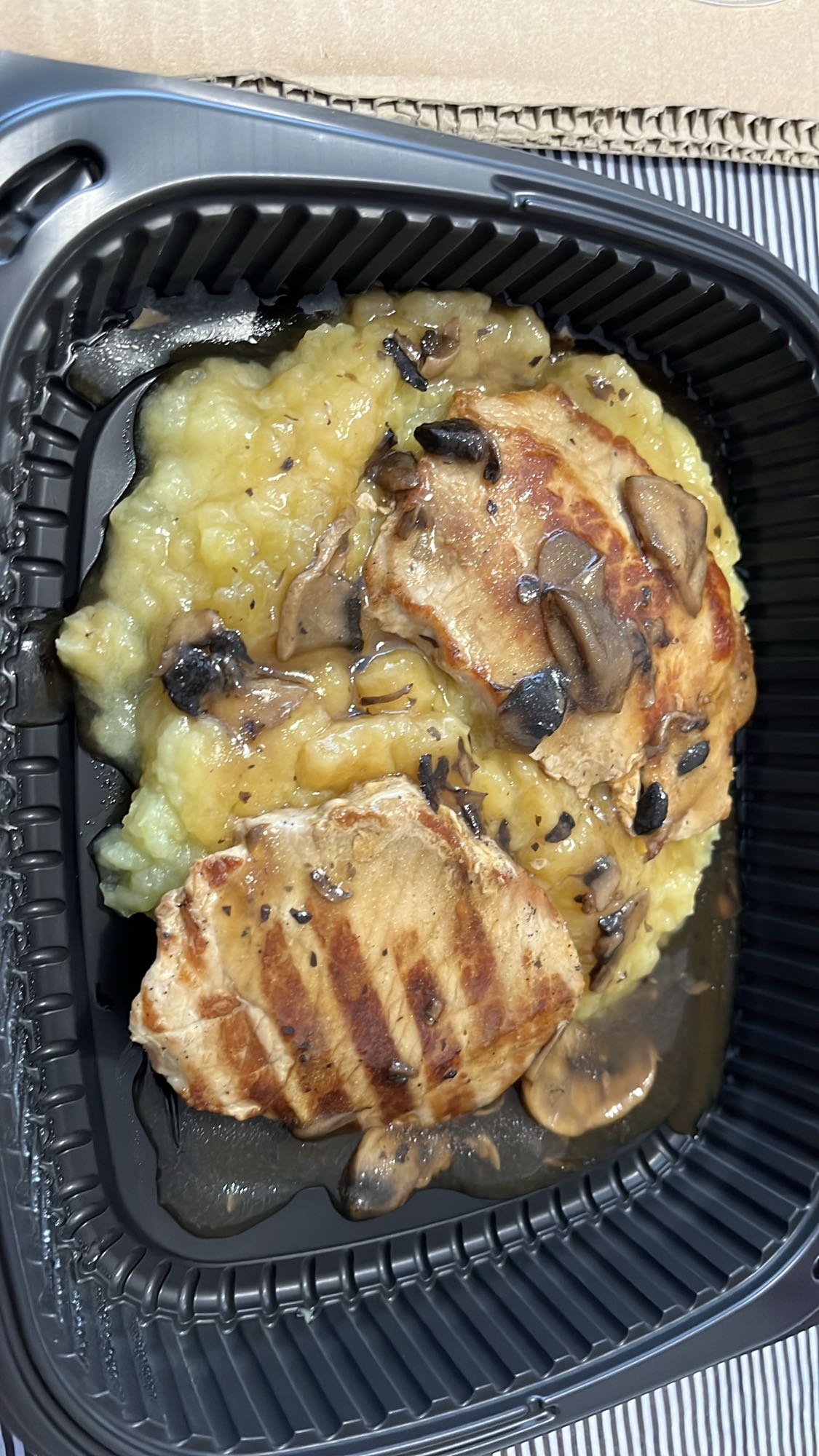 Пилешко с картофено пюре