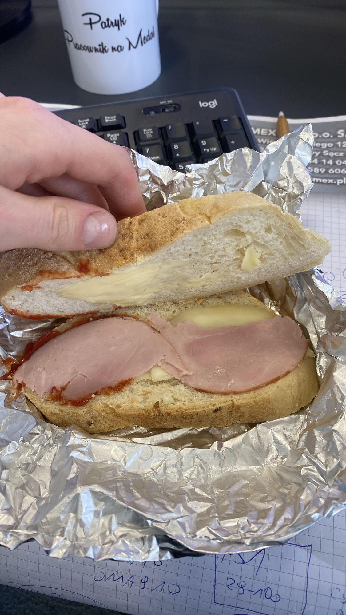 kanapka z szynką i serem