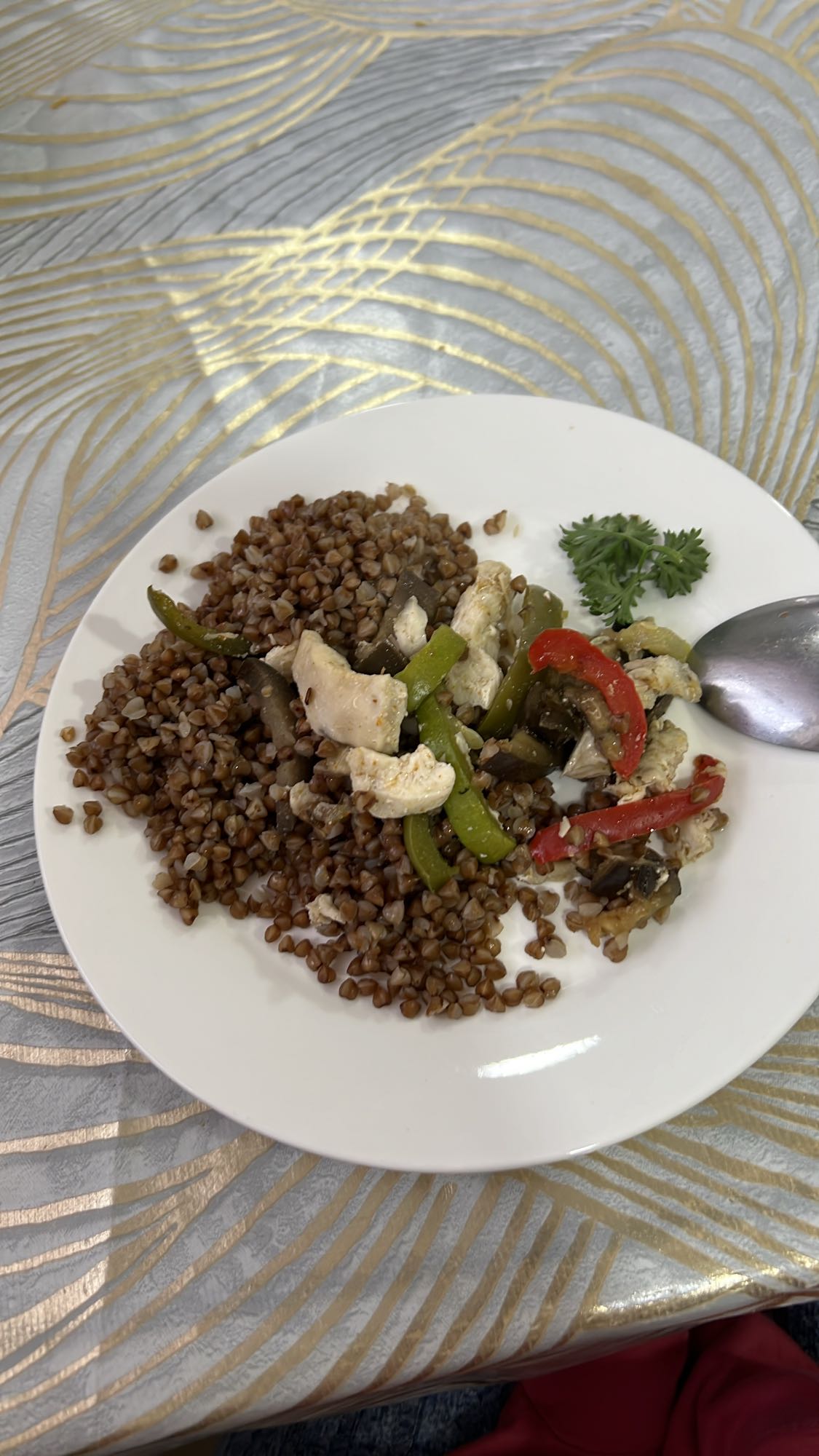 Гречка с курицей и овощами