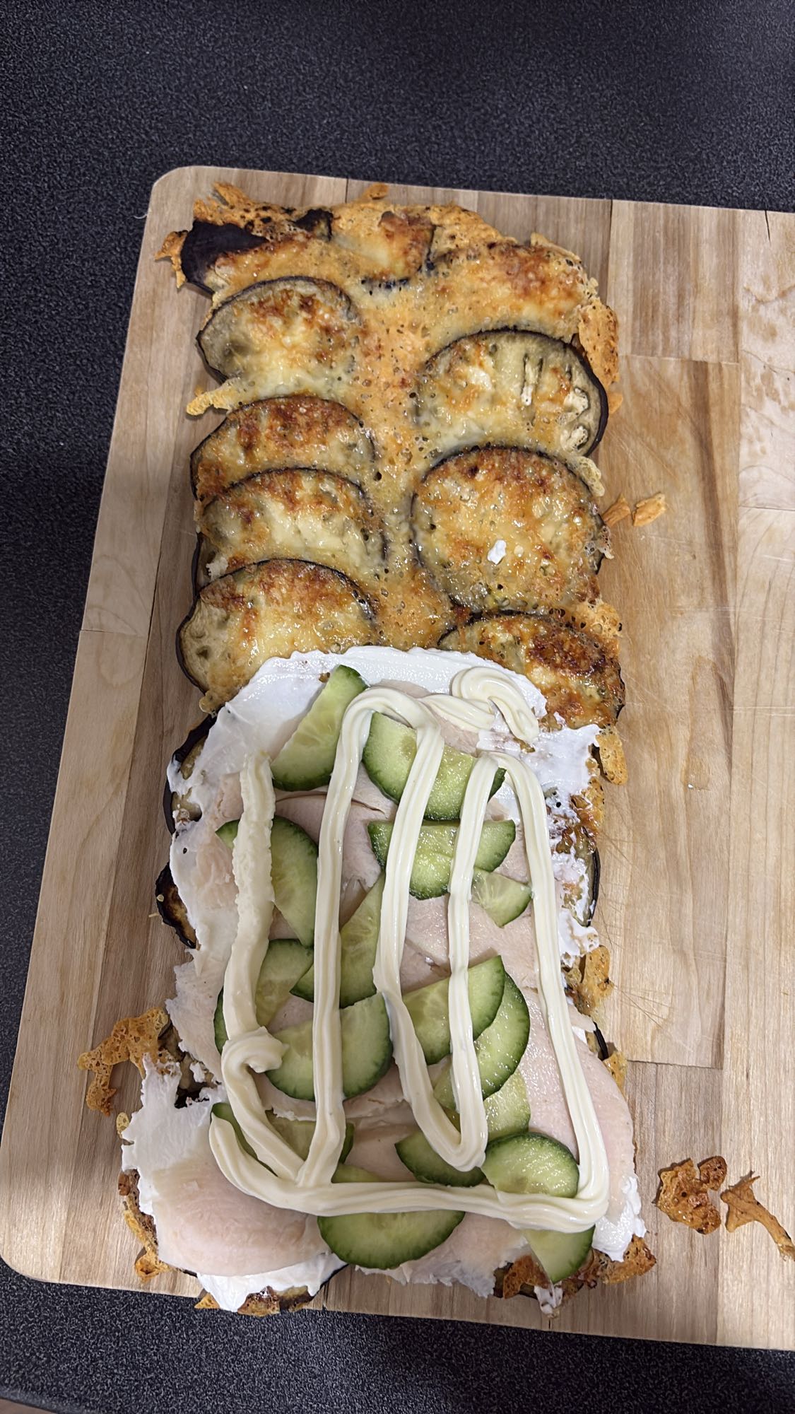 Aubergine ostebrød med pålegg