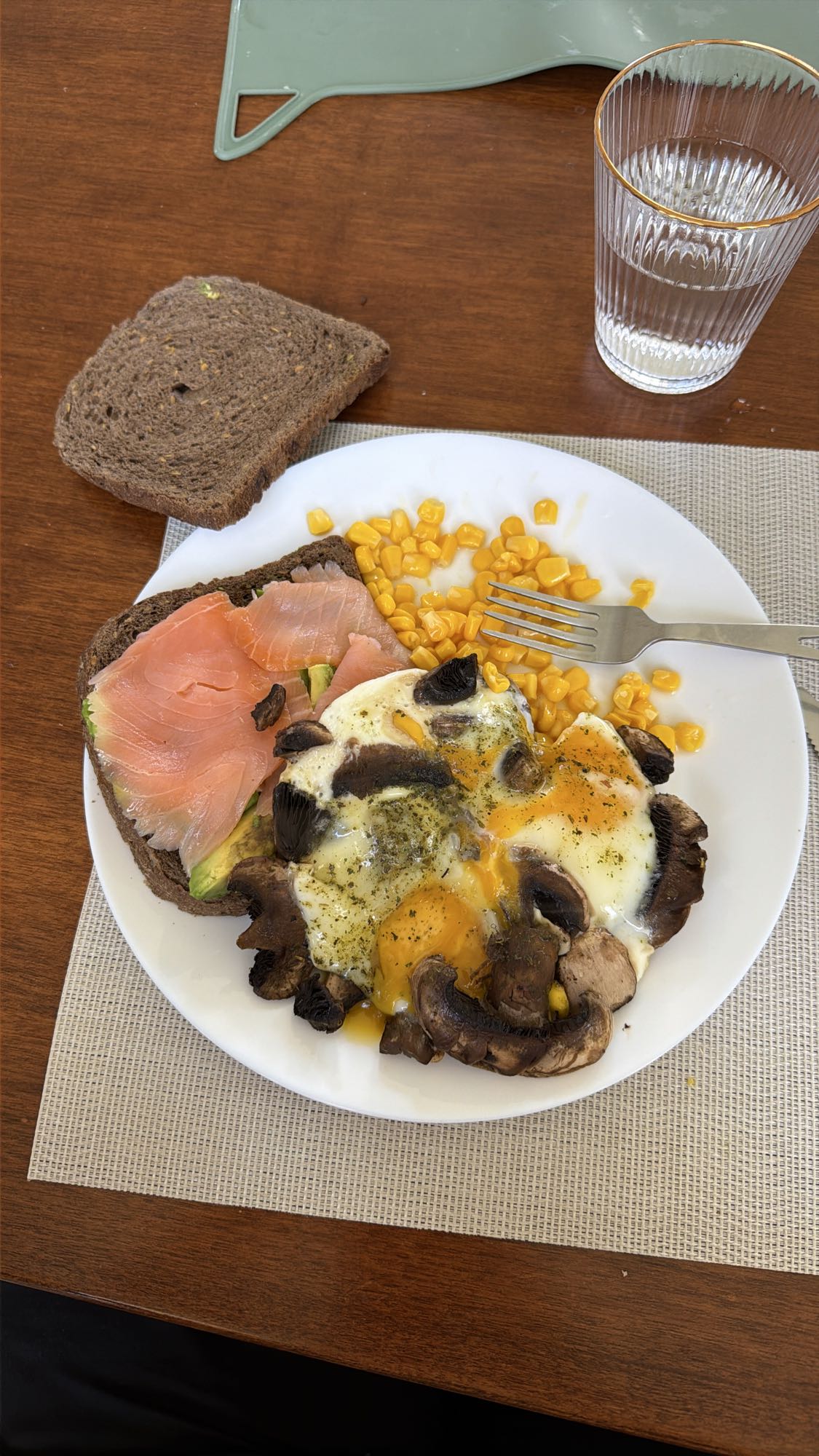 Tartine saumon et œufs