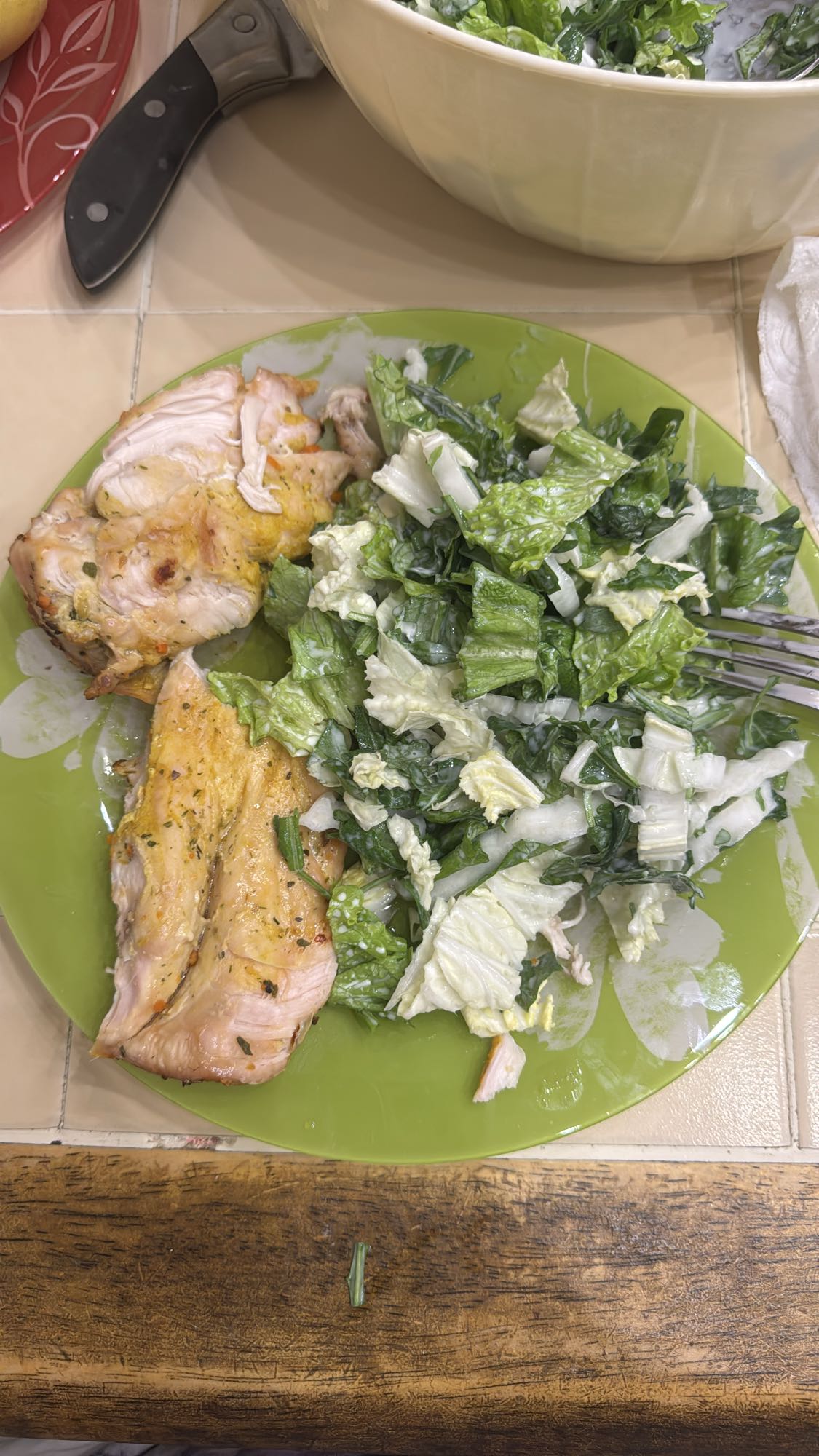 Курица с салатом