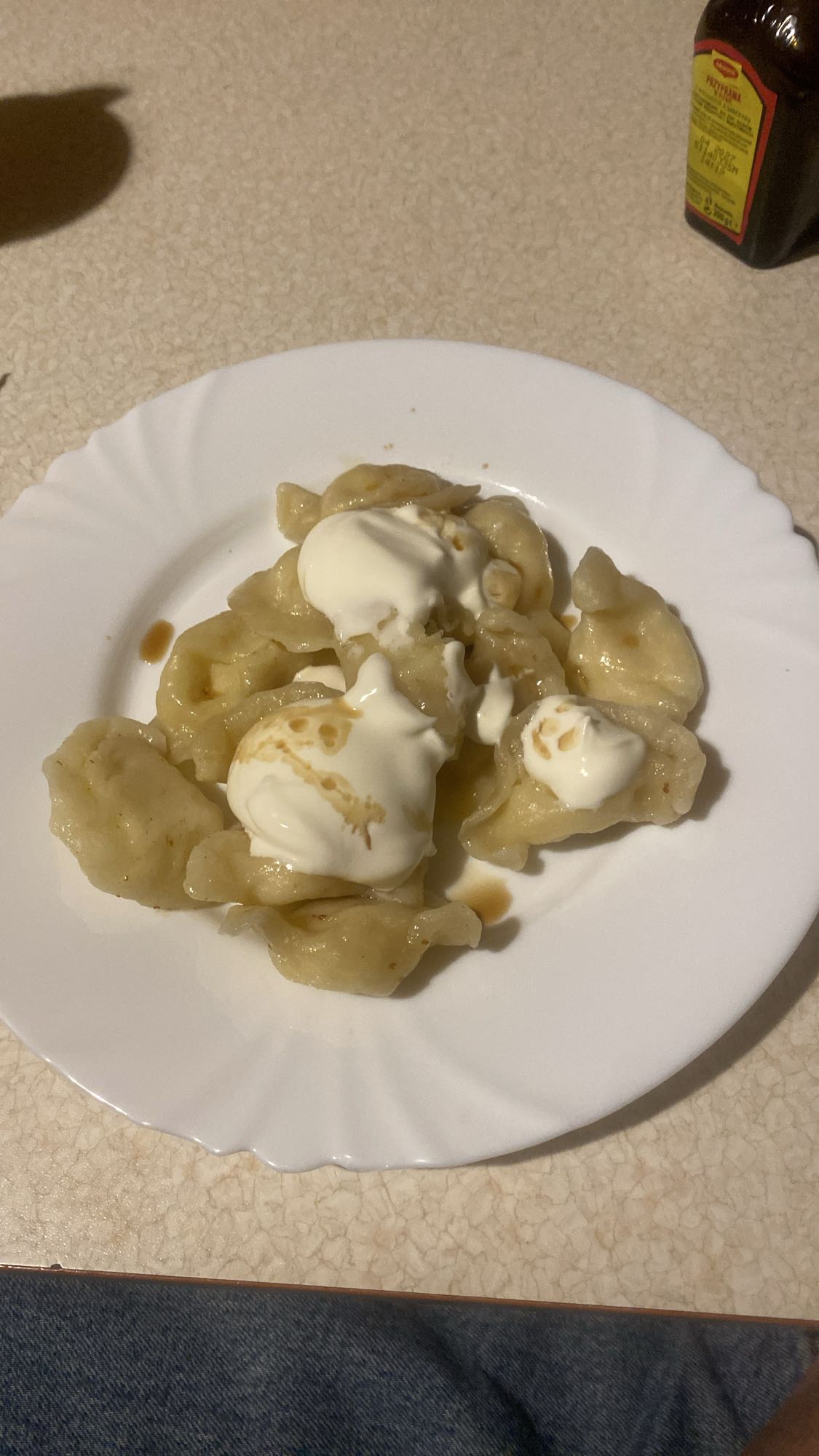 Pierogi z serem i śmietaną