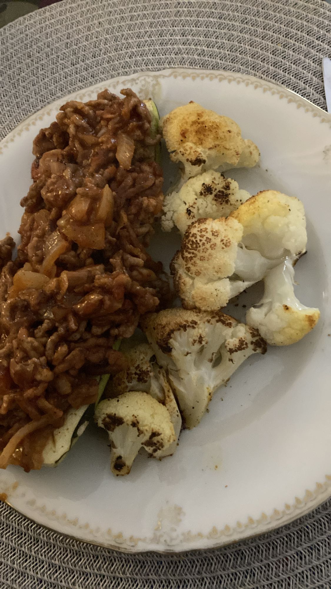 Fylld zucchini med blomkål