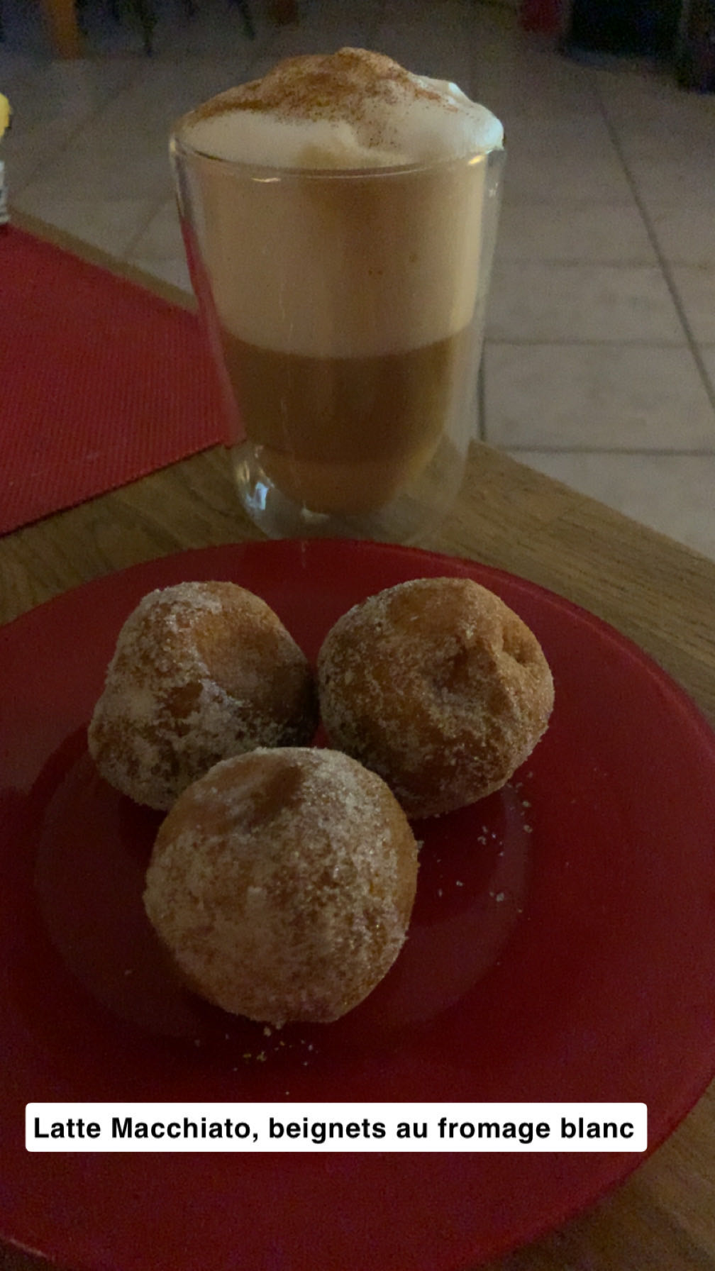 Latte et beignets