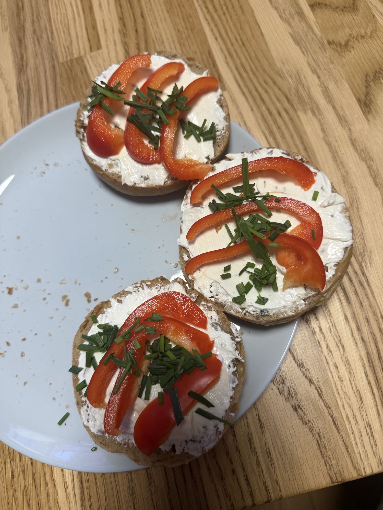 Bułki z serkiem i papryką