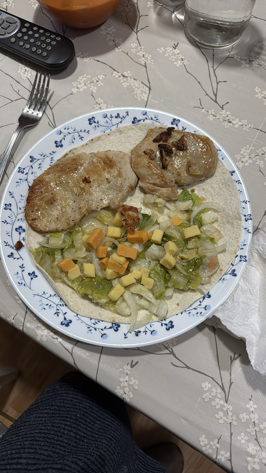 Tortilla con pollo y queso