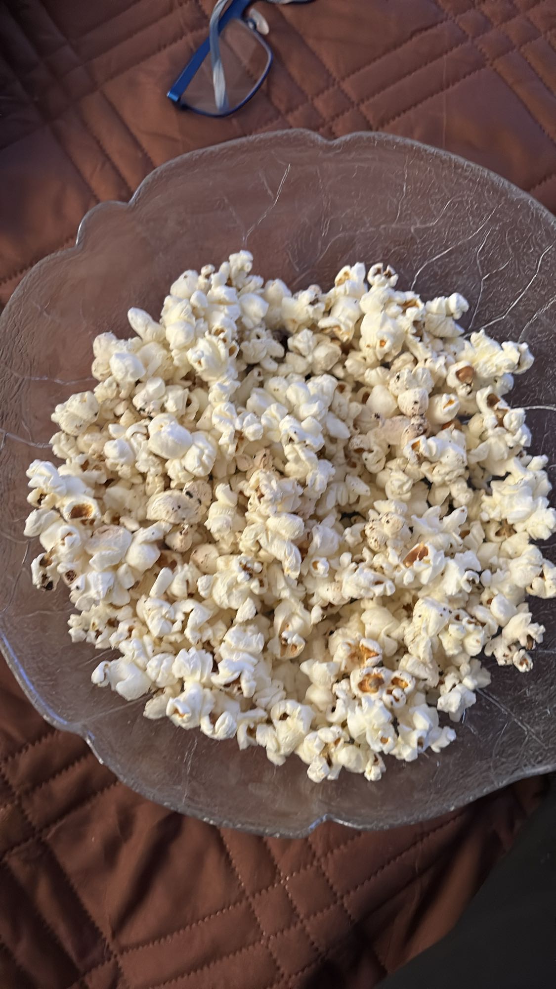 Skål med popcorn
