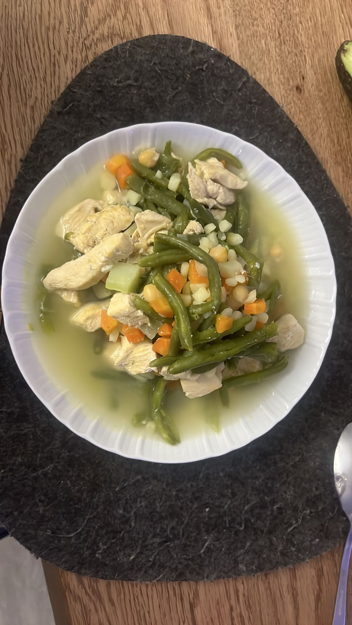 Tavuklu sebze çorbası