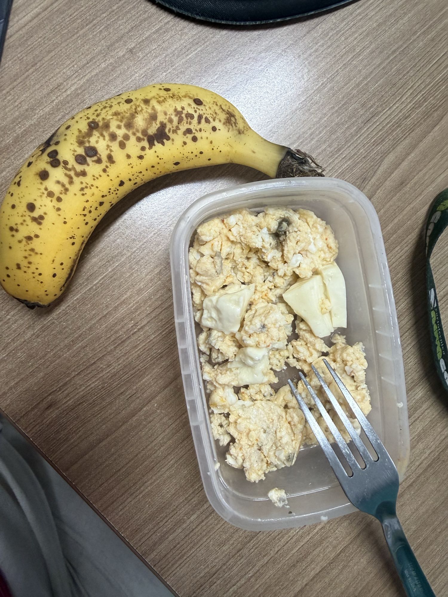 Banana e ovos mexidos