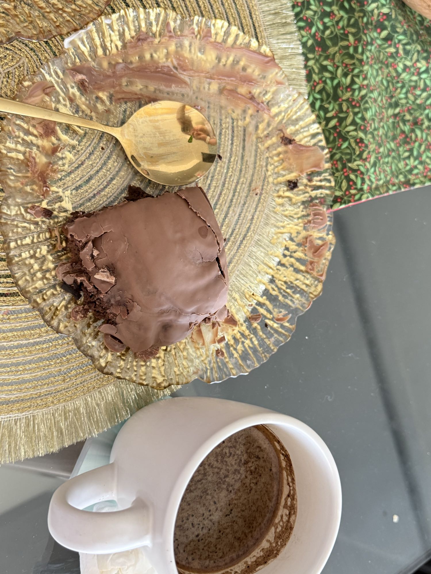 шоколадний торт і кава