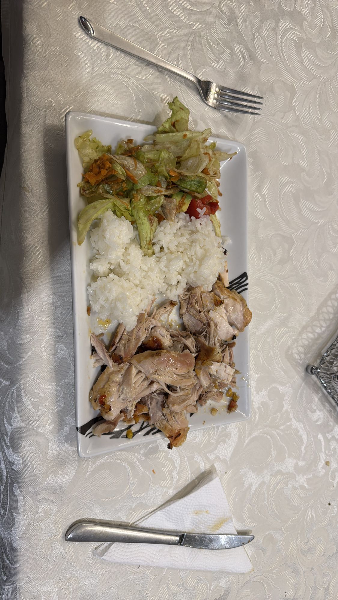 Pollo con arroz y ensalada