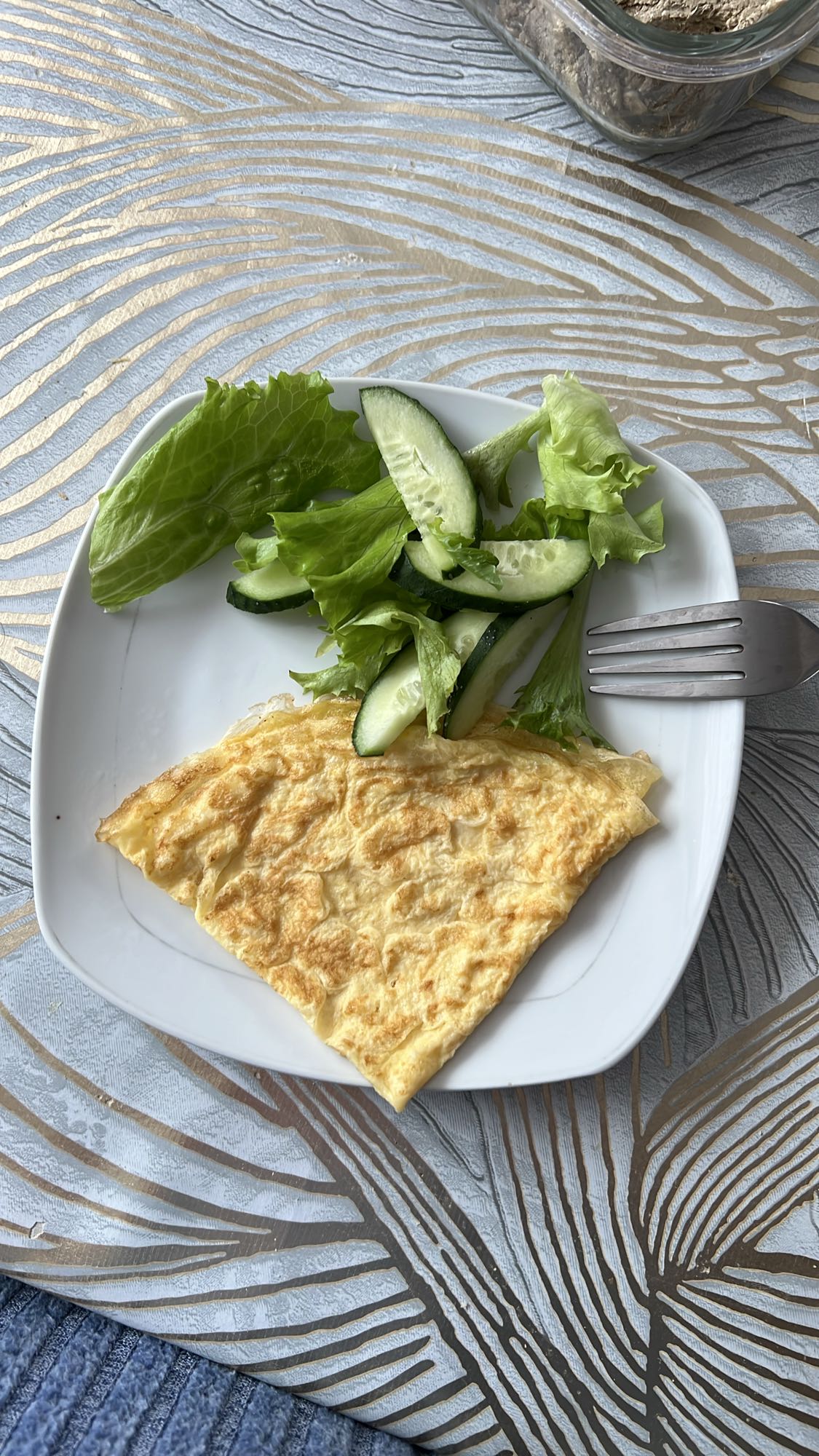 Омлет с салатом