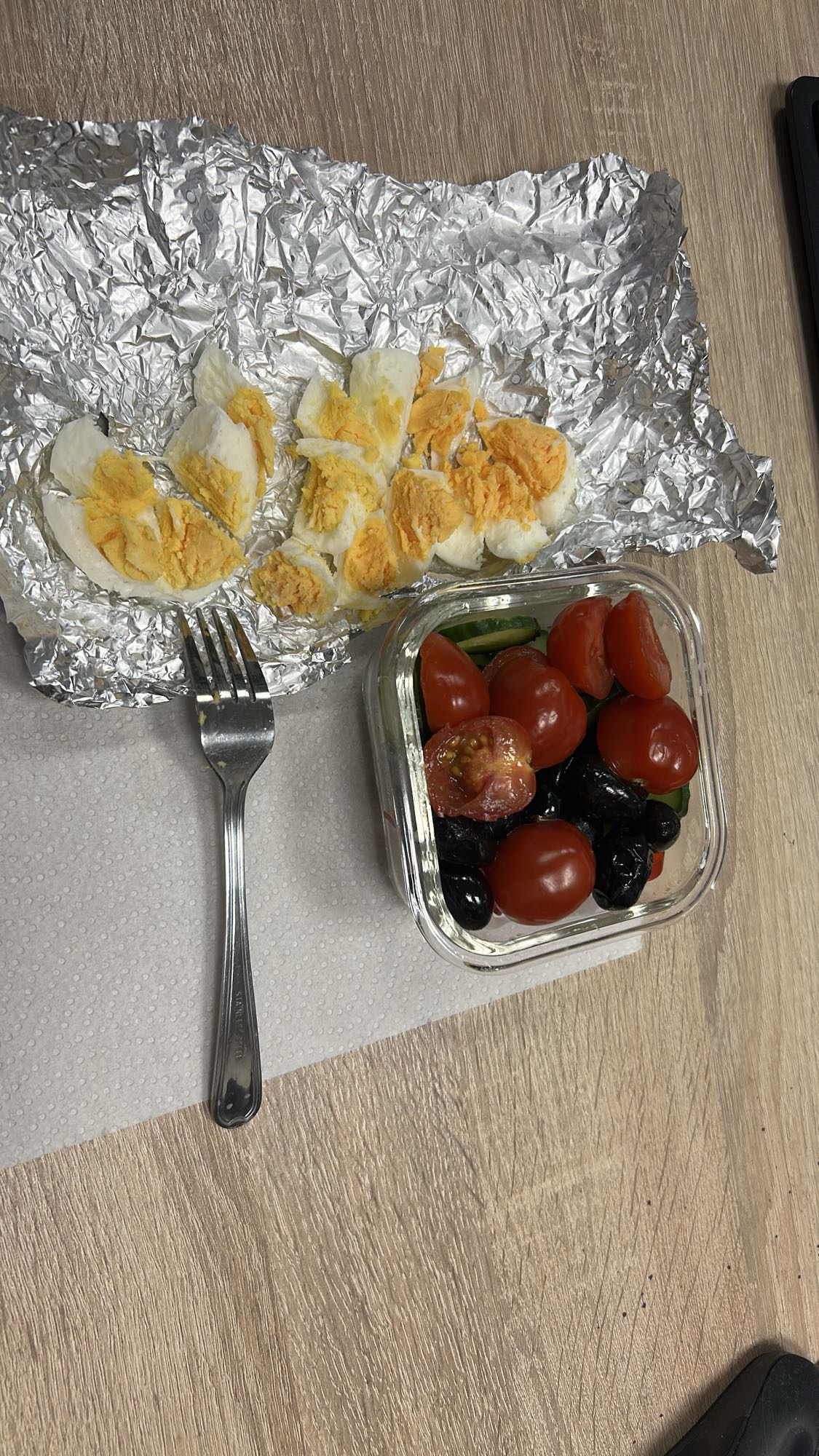 Ouă fierte cu salată