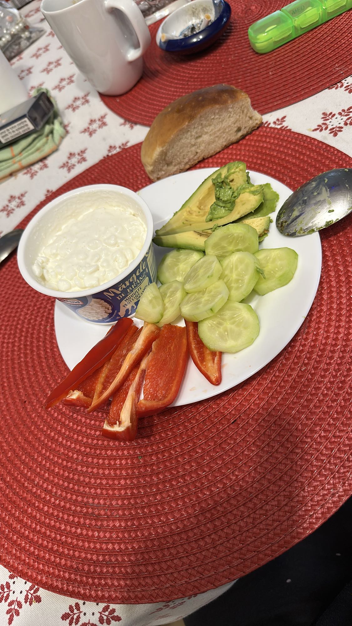 Mic dejun cu brânză și legume