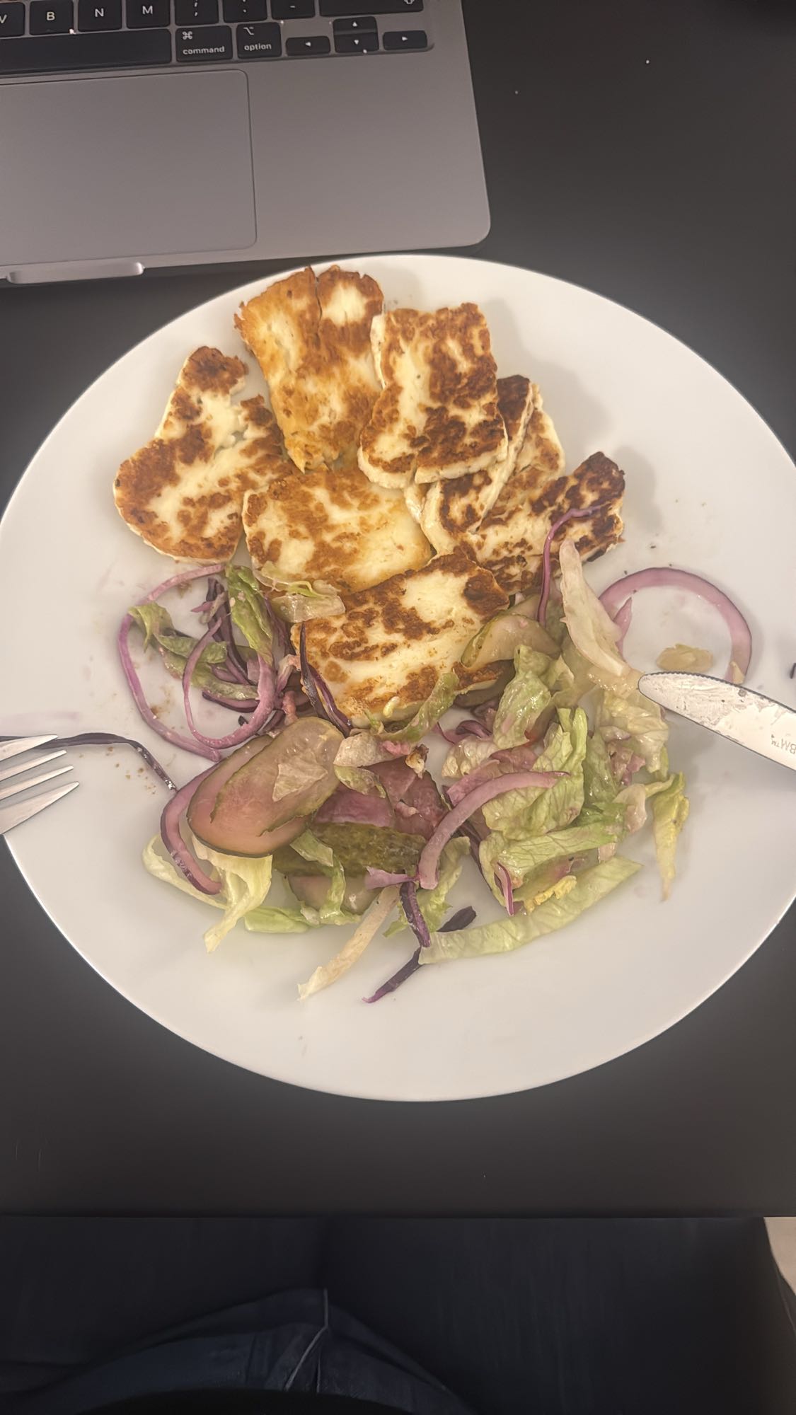 Grillad halloumi med sallad