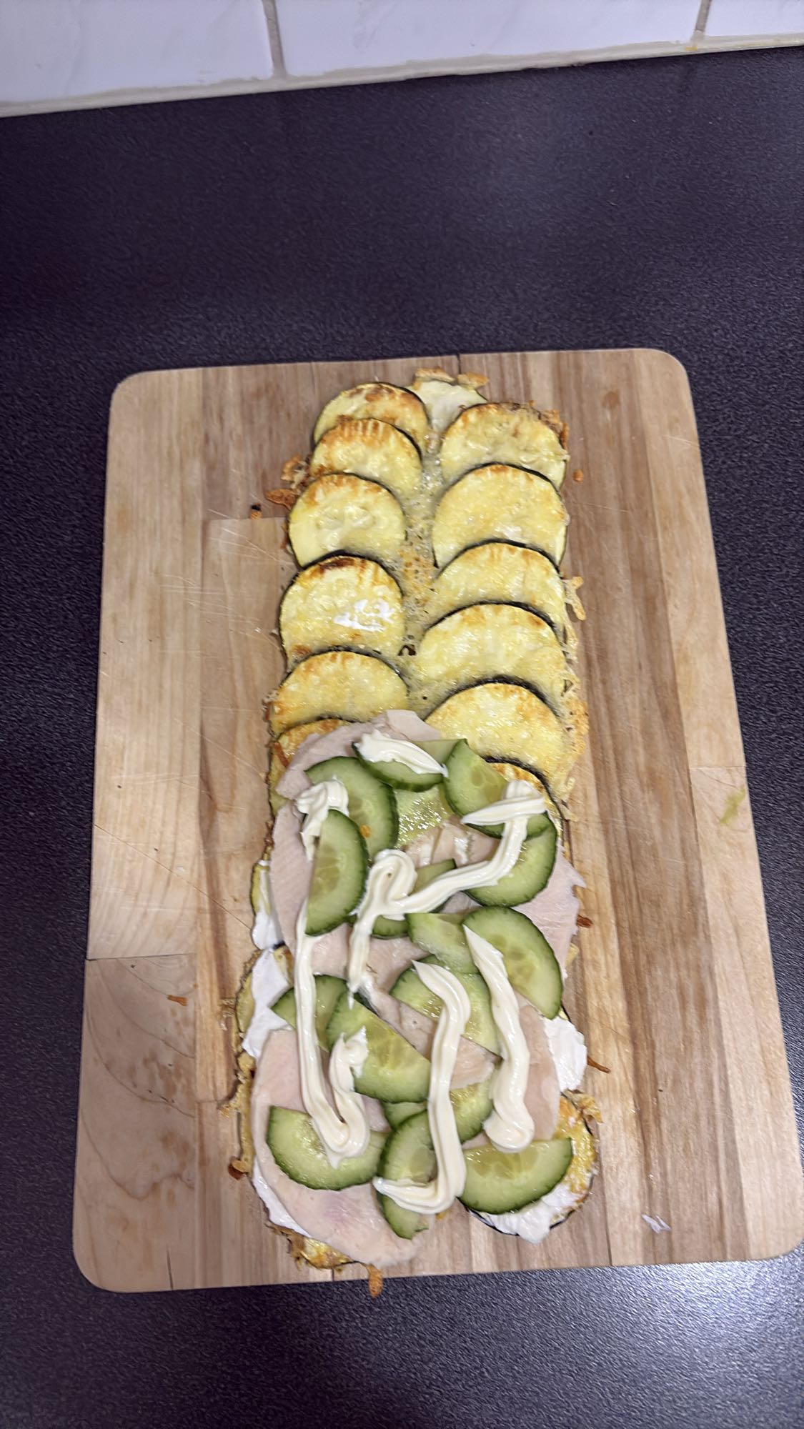 Ostebrød med kalkun og agurk