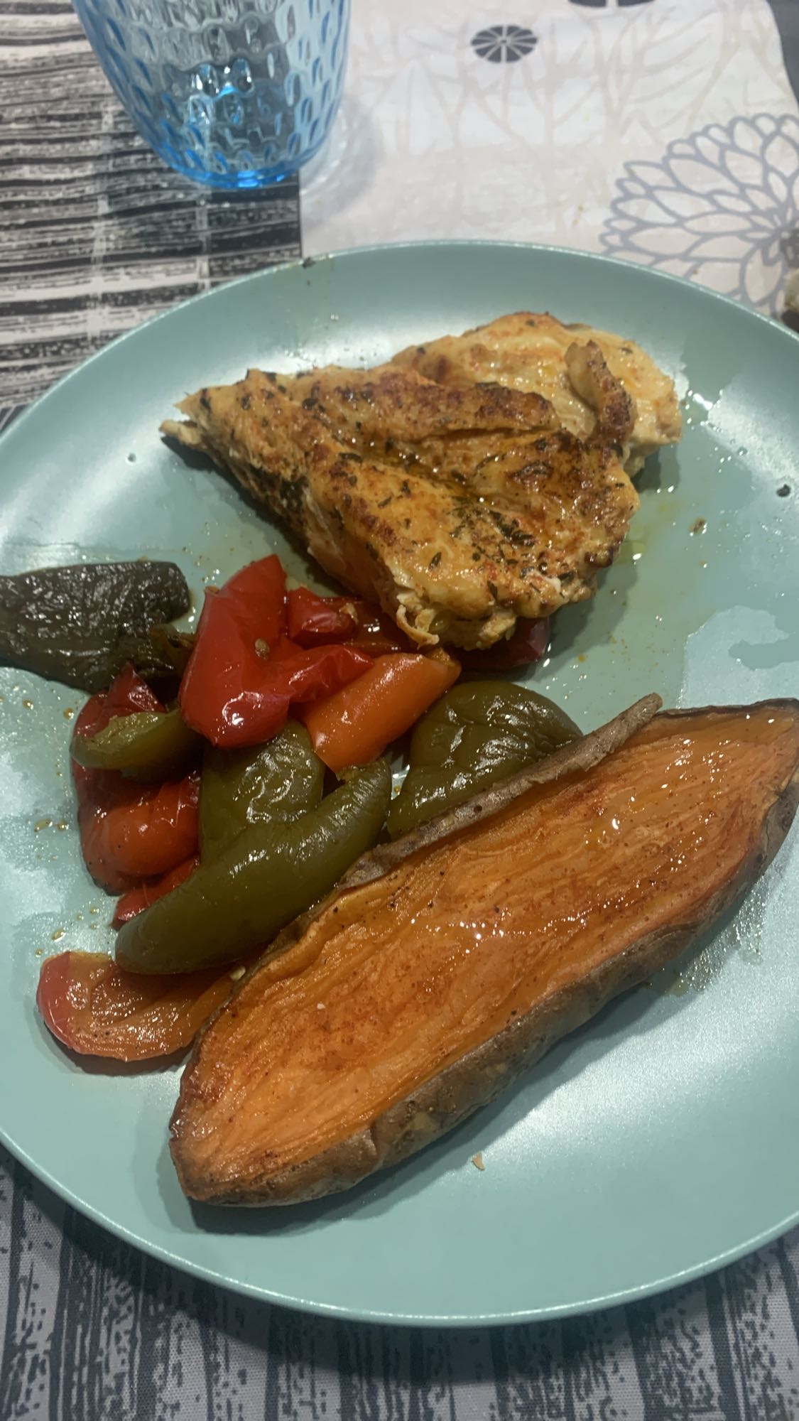 Pollo con batata y pimientos