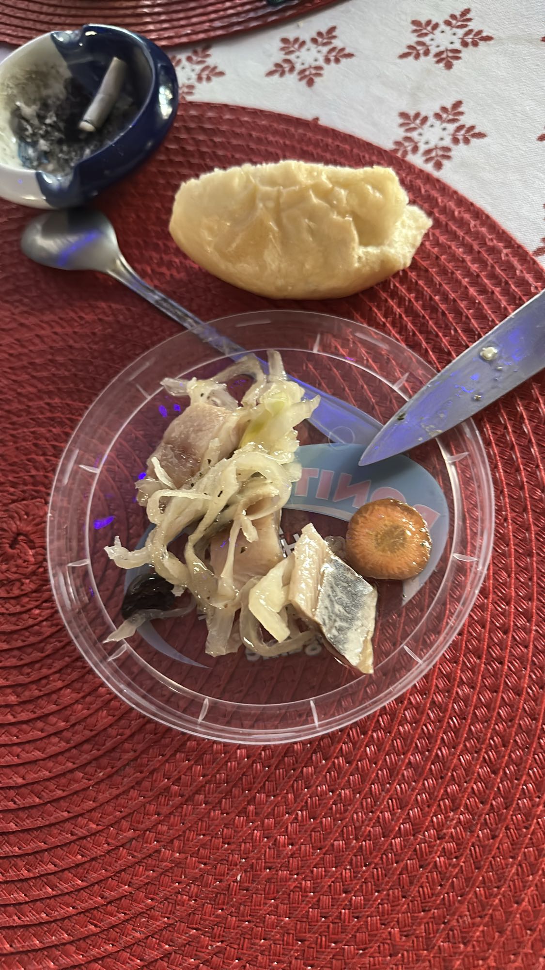 Hering cu legume și pâine