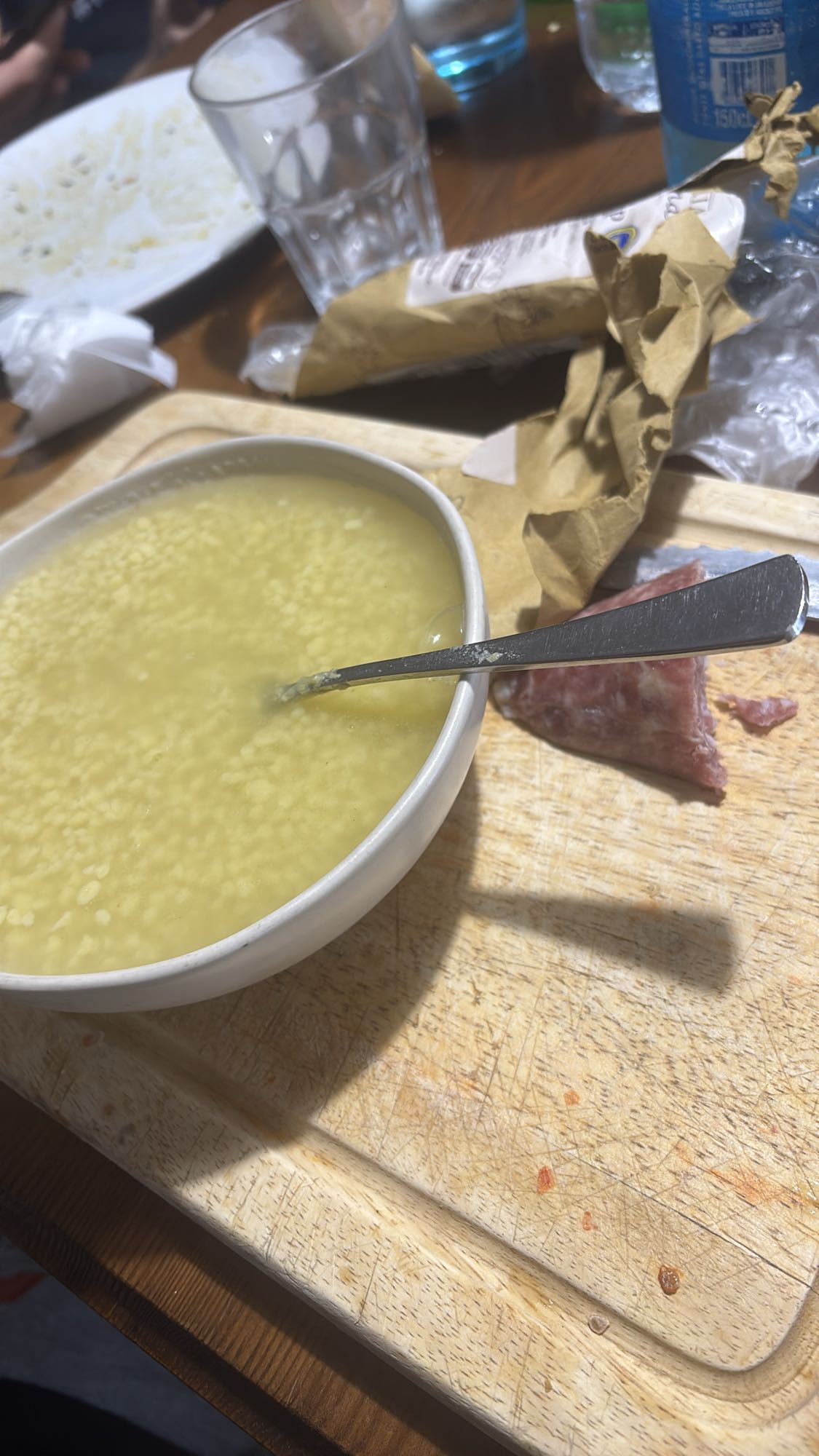 sopa de pasta y salami