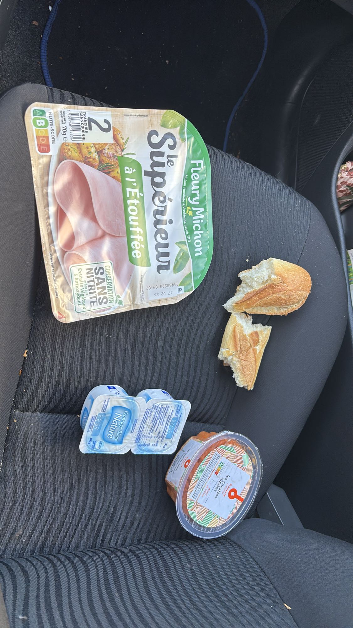 Déjeuner rapide voiture