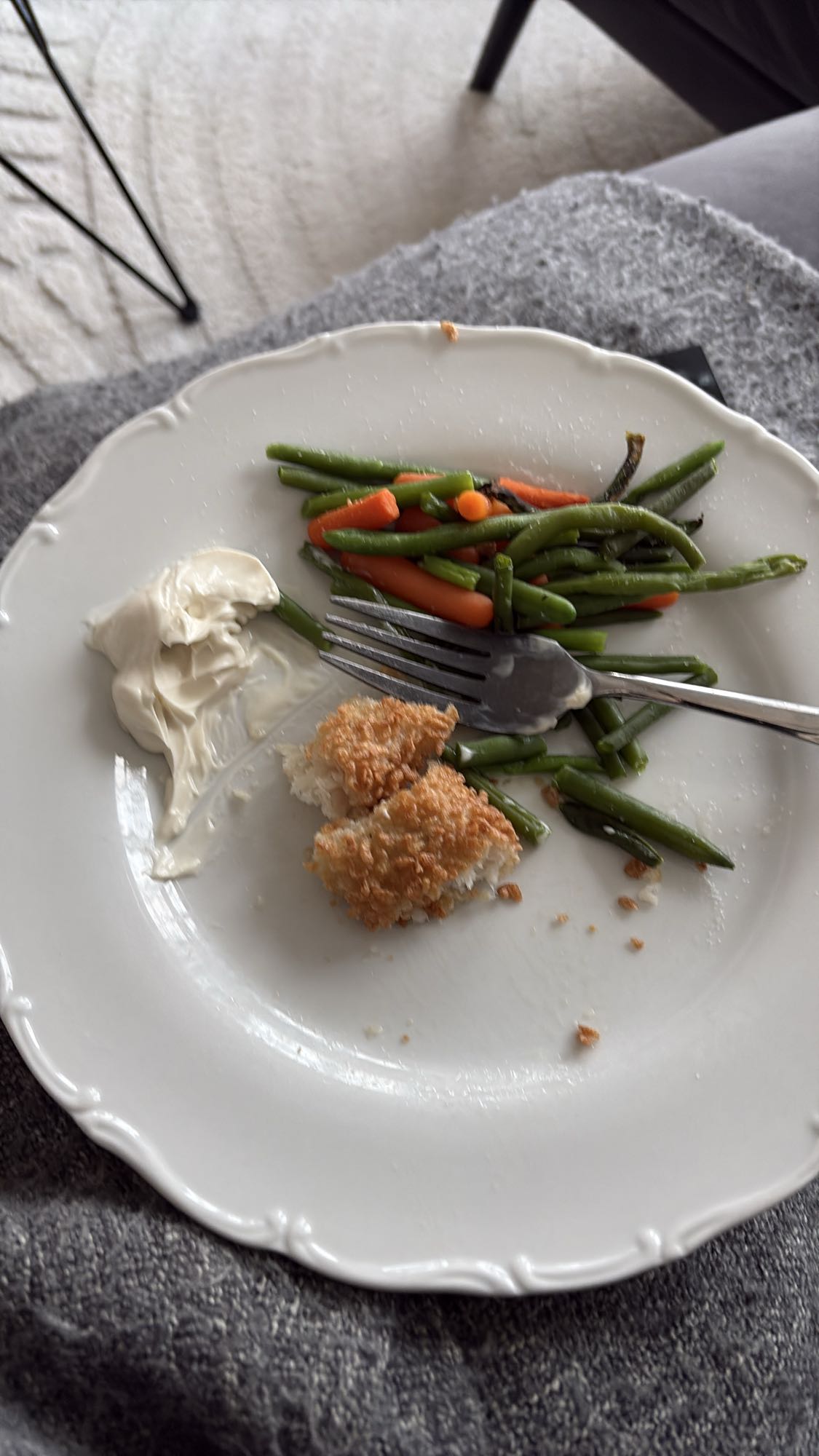 Panerad fisk med grönsaker