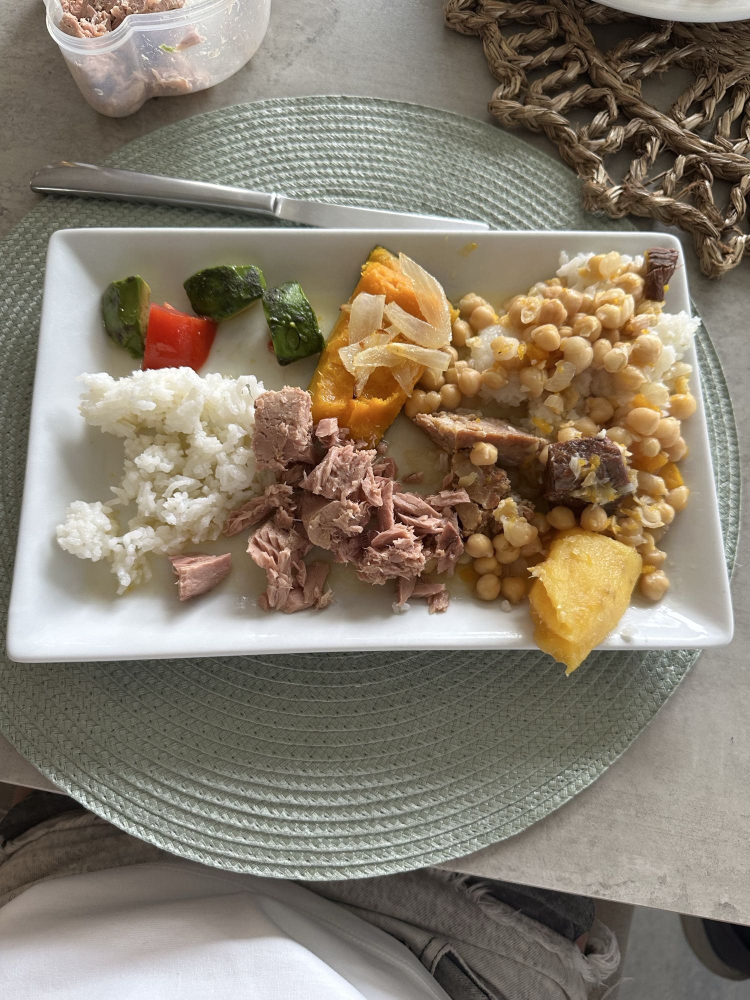 Plato mixto con atún