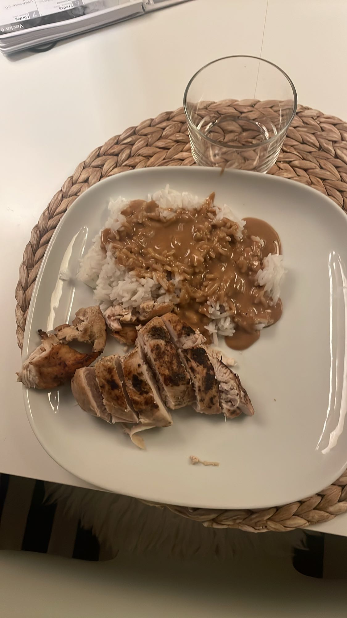 Kyckling med ris och sås