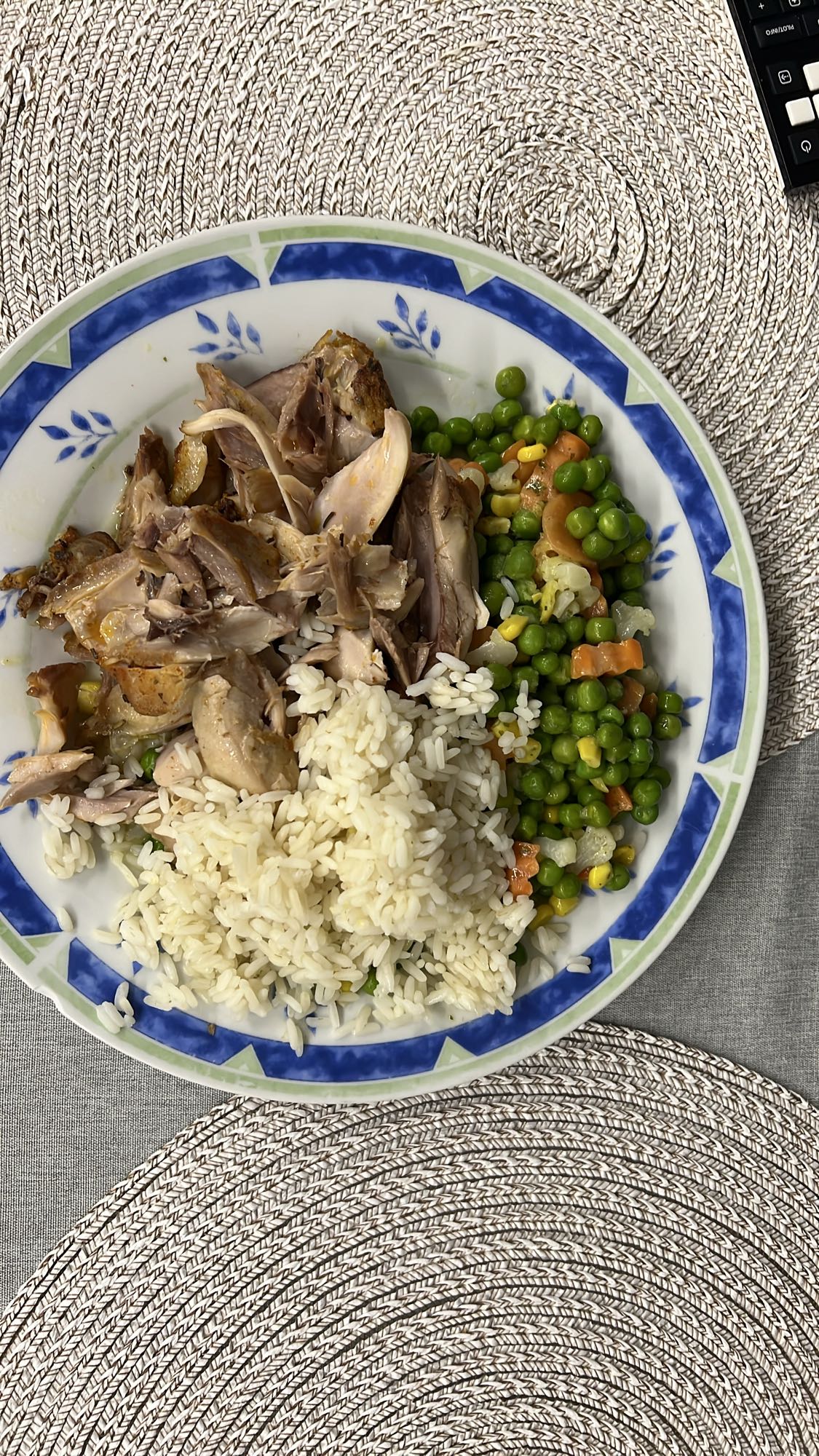 Kurczak z ryżem i warzywami