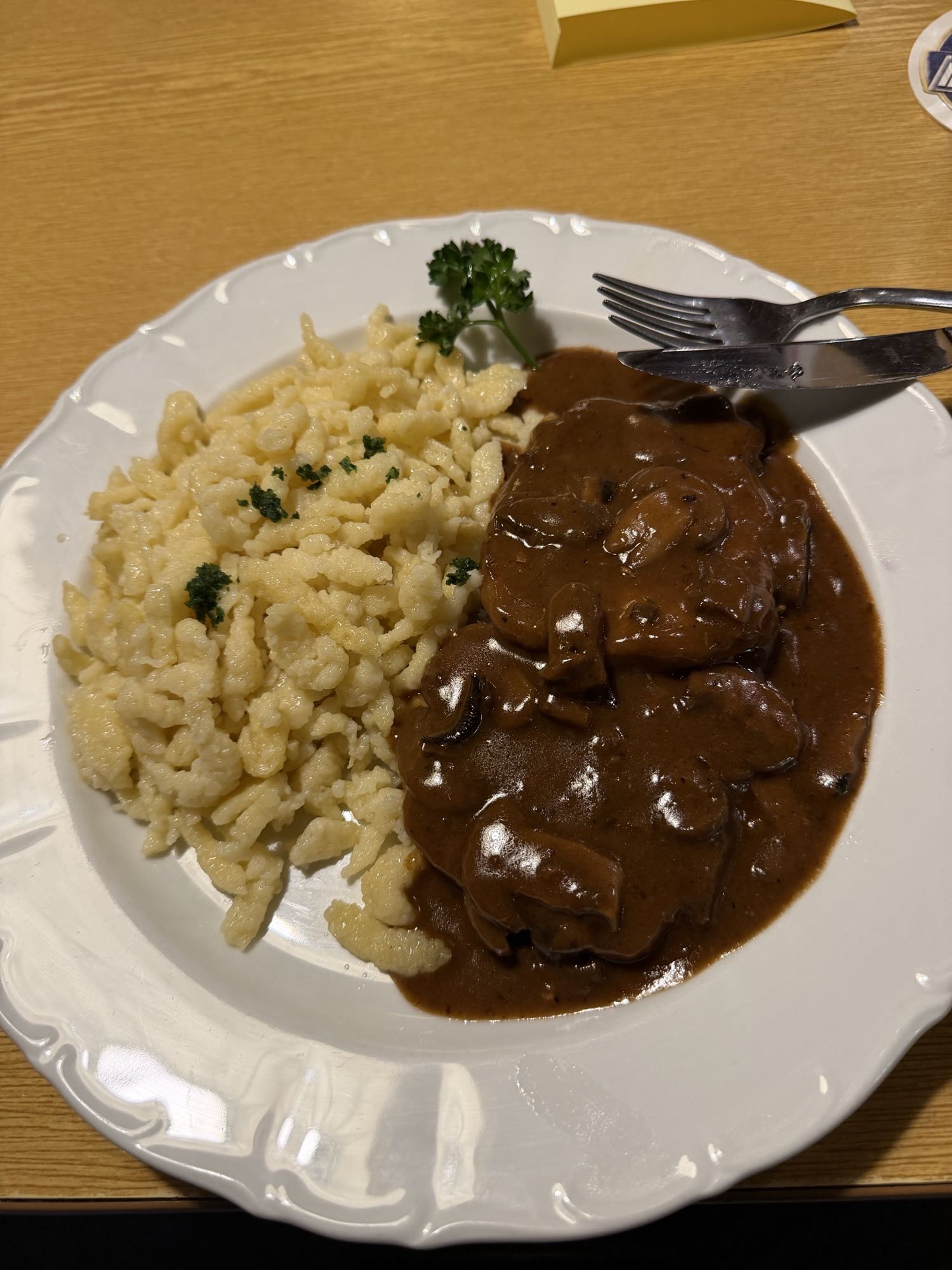Spätzle mit Rindergulasch