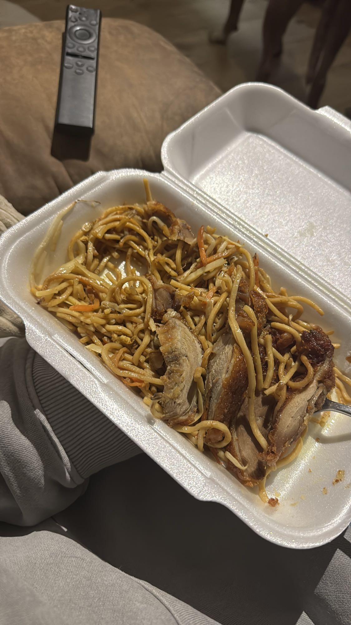 Gebratene Ente mit Nudeln