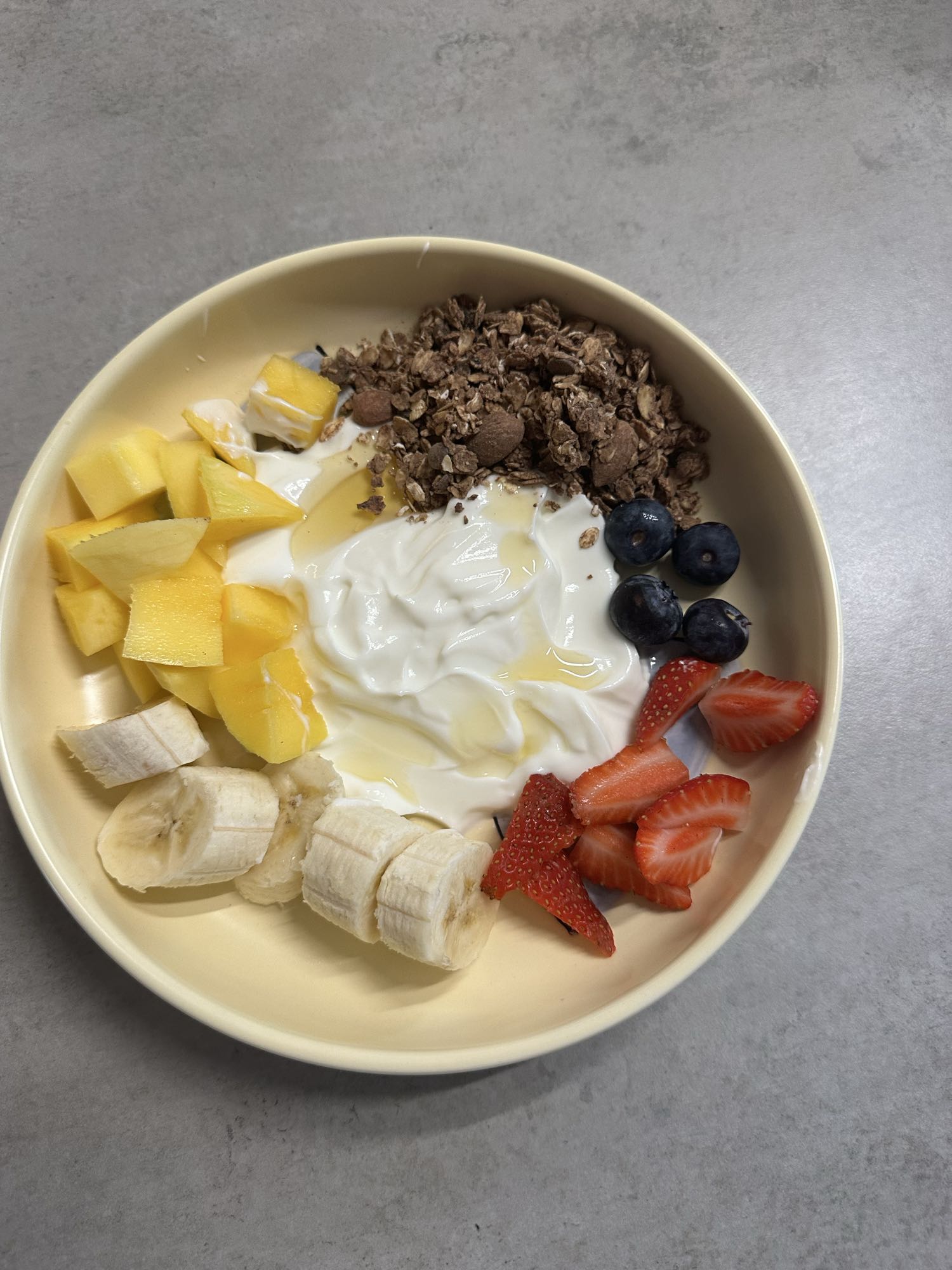 Tazón de yogur con frutas