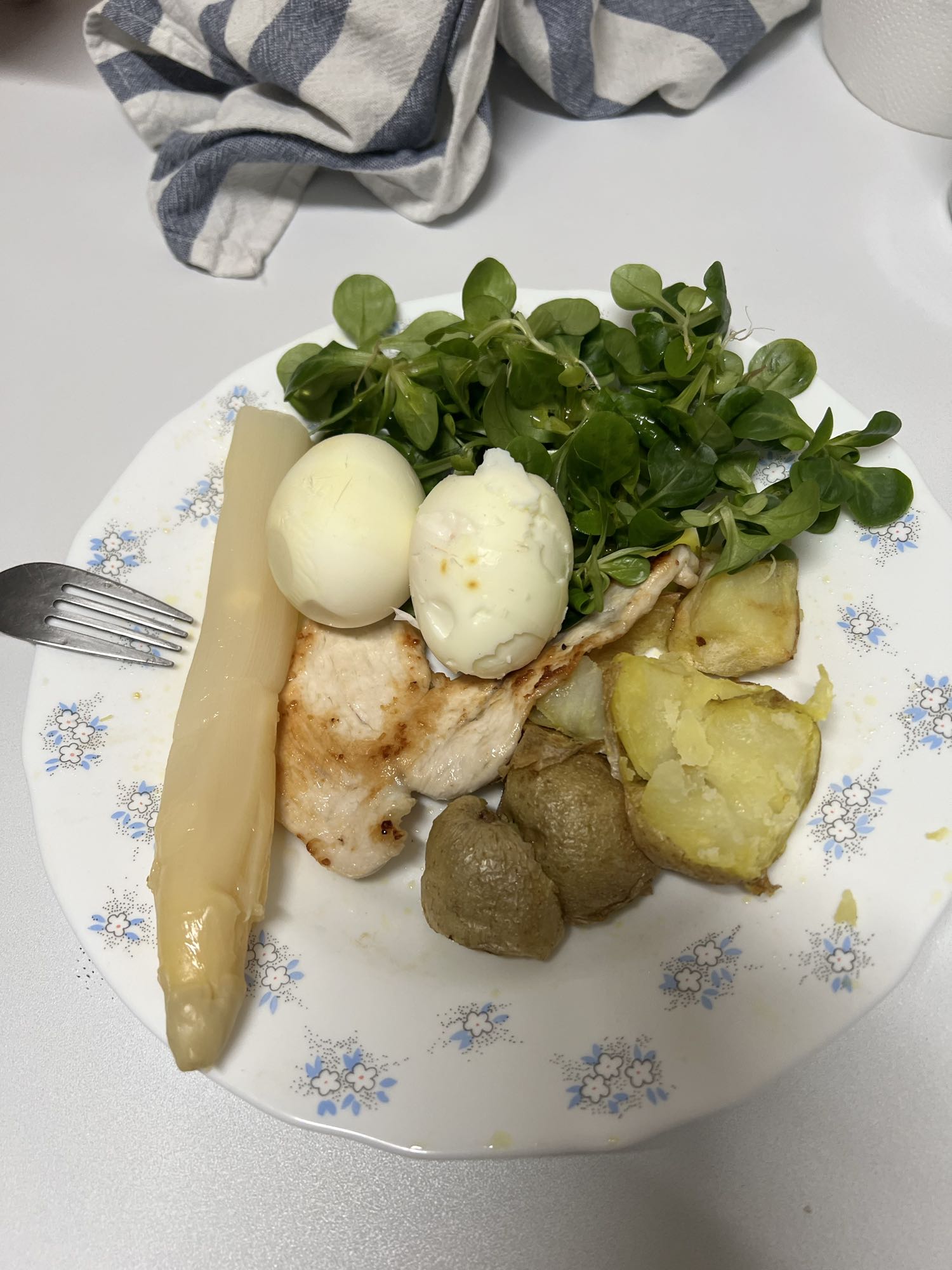 Plato pollo, huevo y patata
