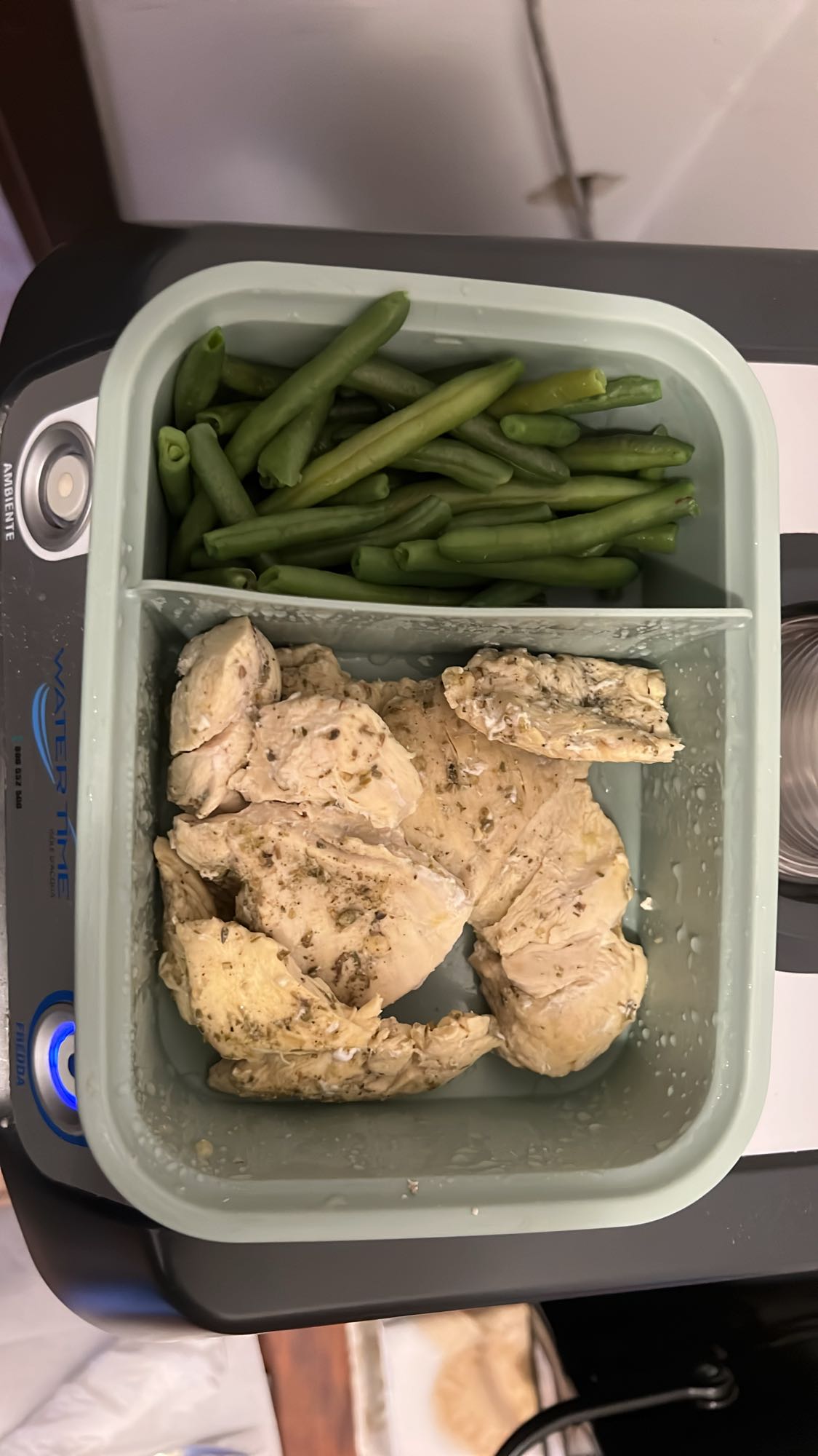 Pollo y ejotes hervidos