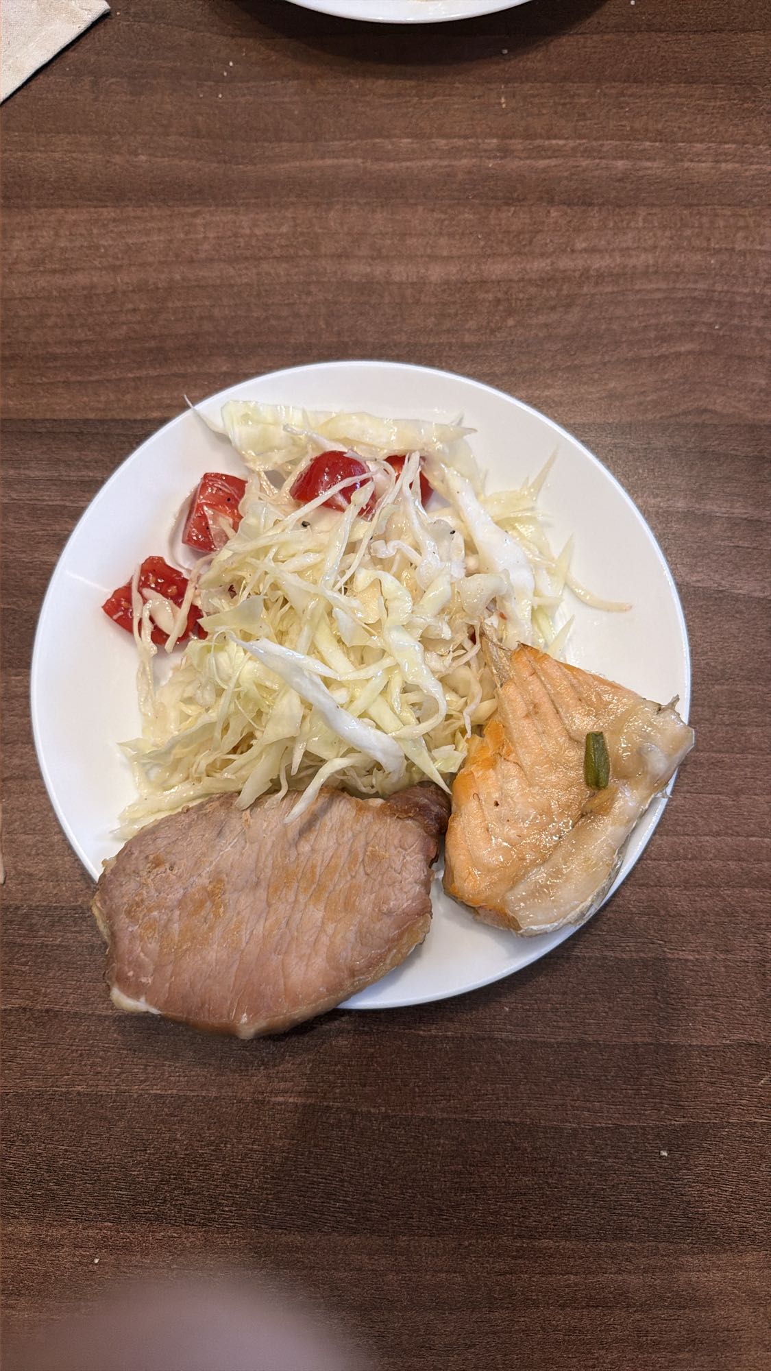 Friptură cu salată