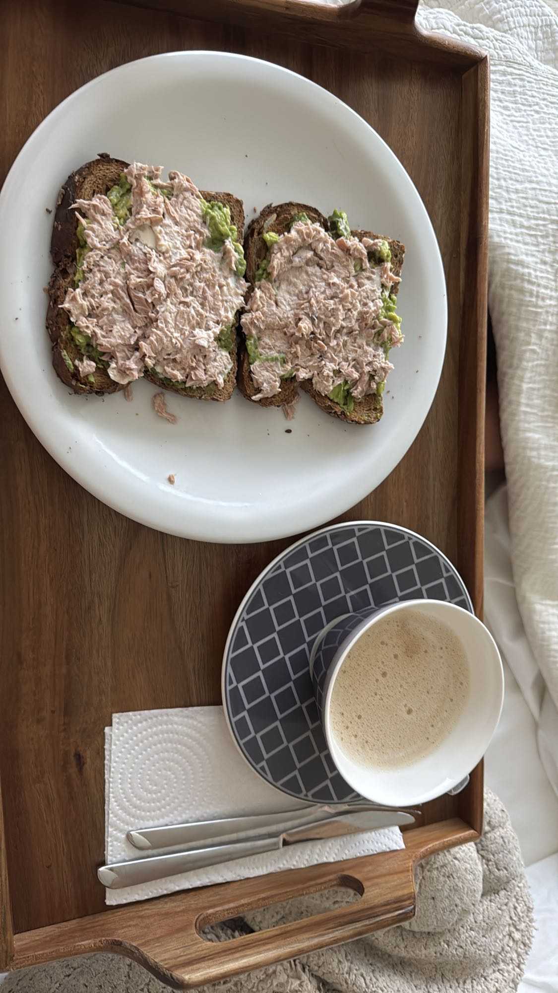 Tostadas de atún y aguacate