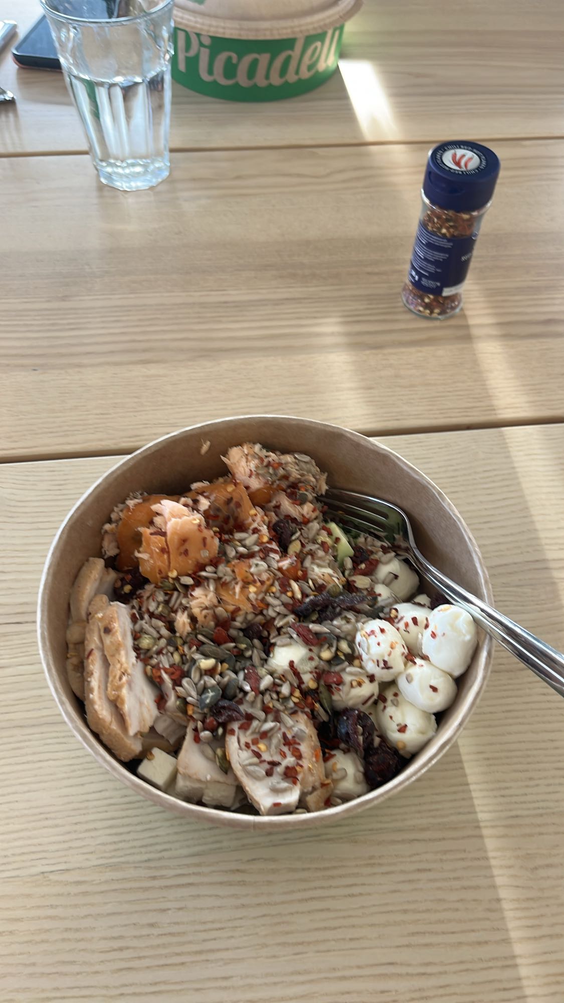 Kyckling- och laxskål