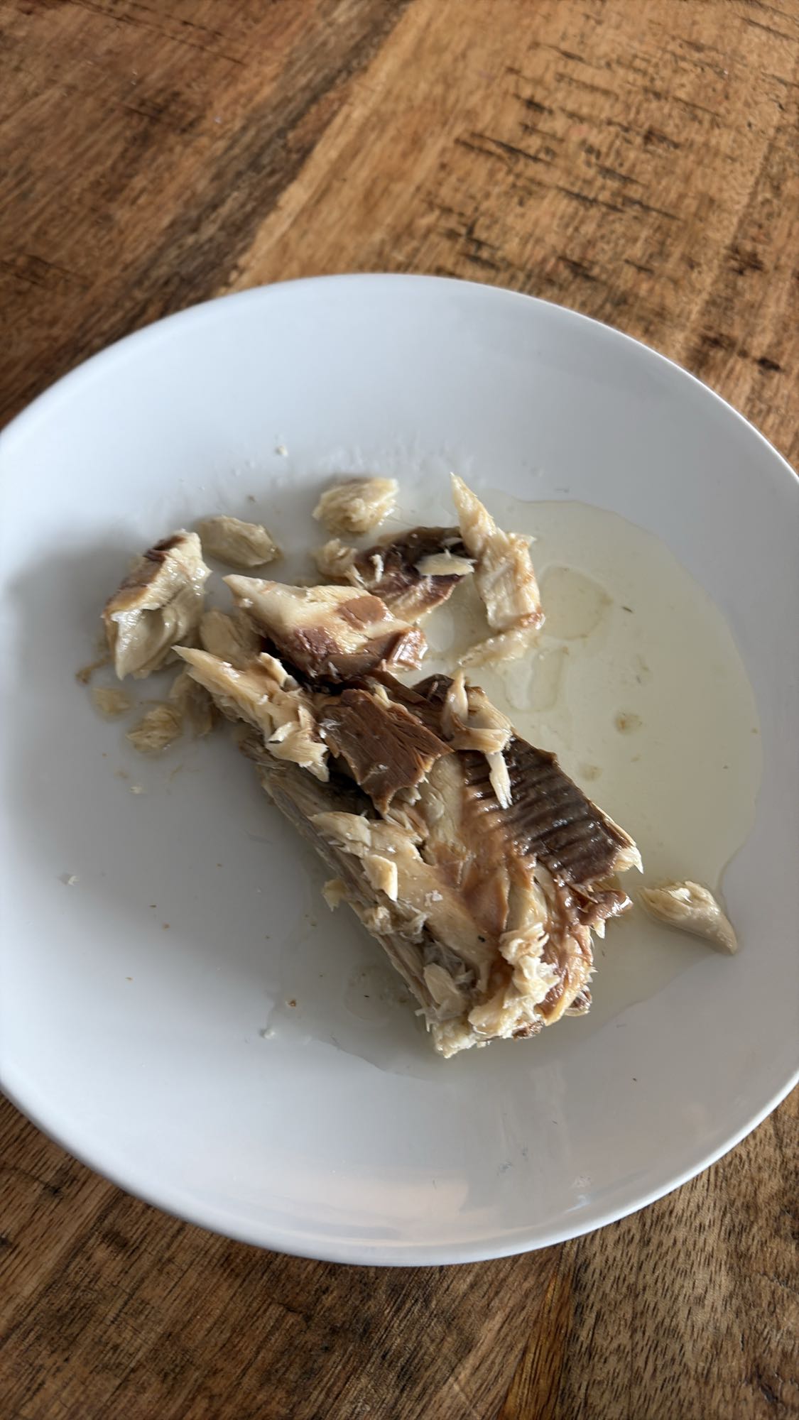 gerookte makreel op bord