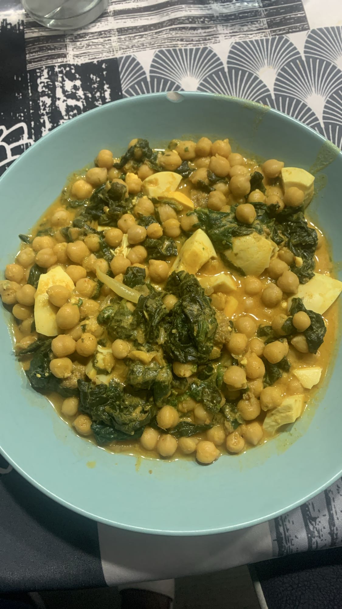 Garbanzos con espinacas y huevo