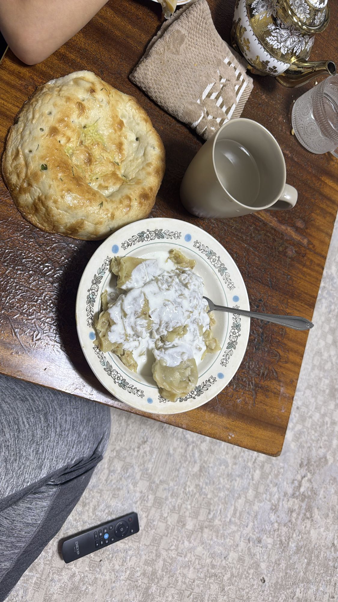 Манты с лепешкой и чаем