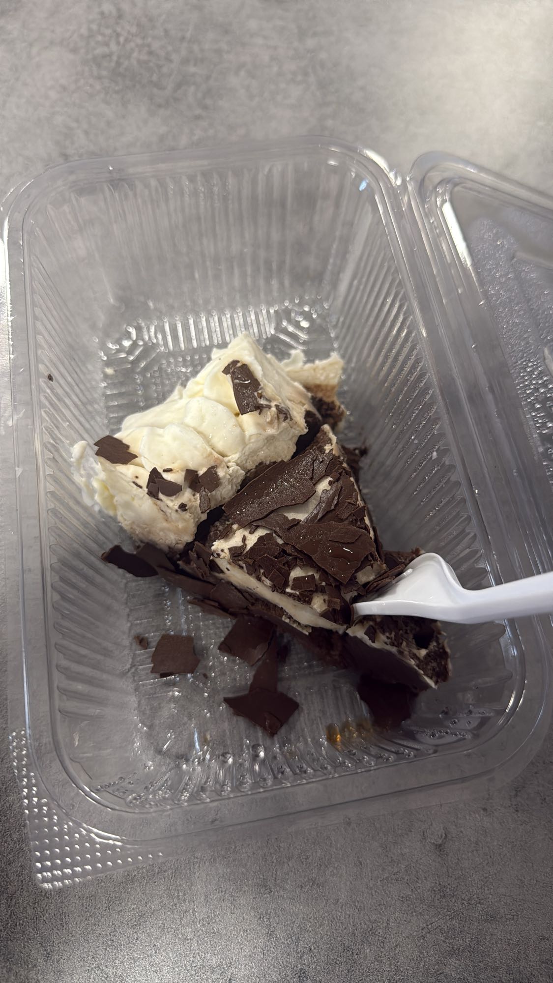 Chocolate cream cake slice