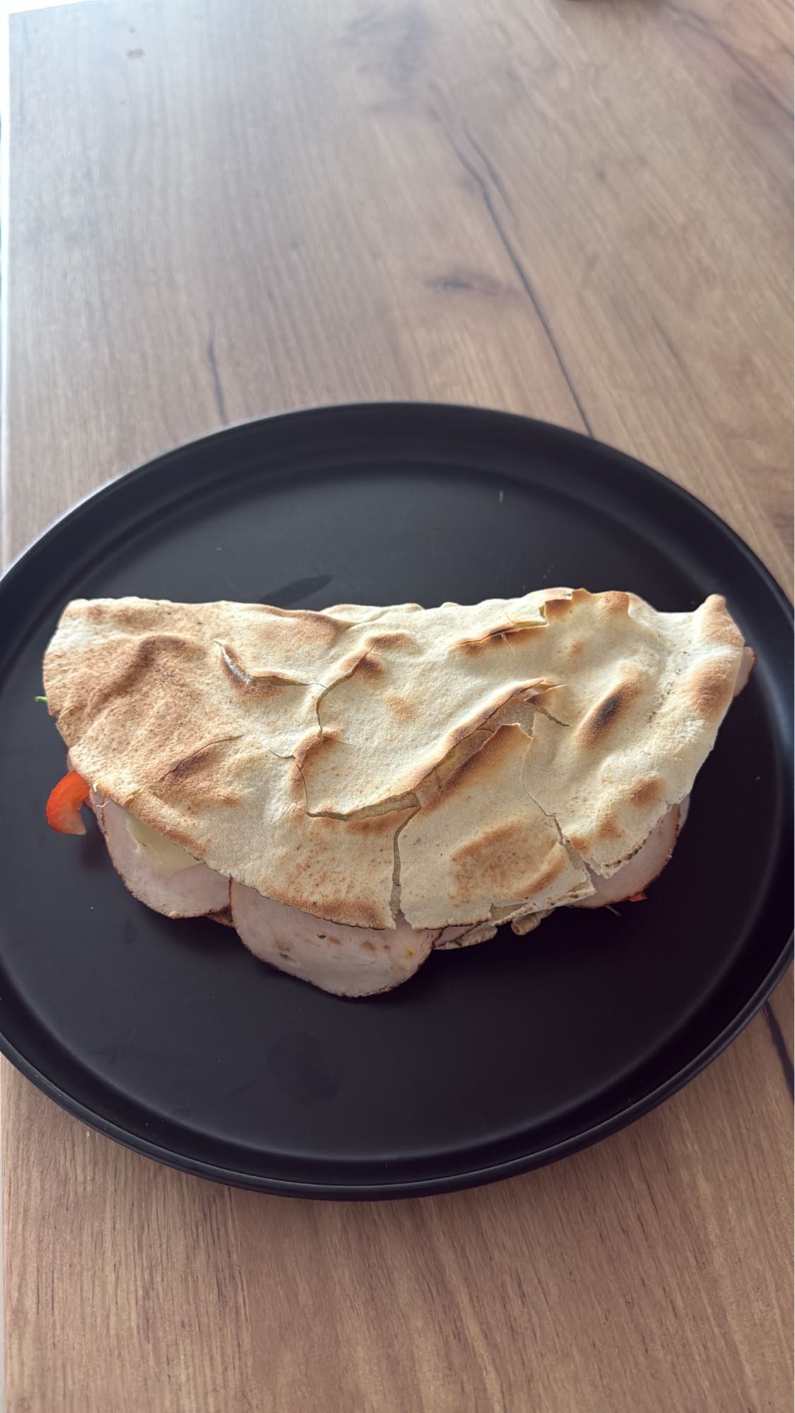 Sandviș cu lipie și curcan