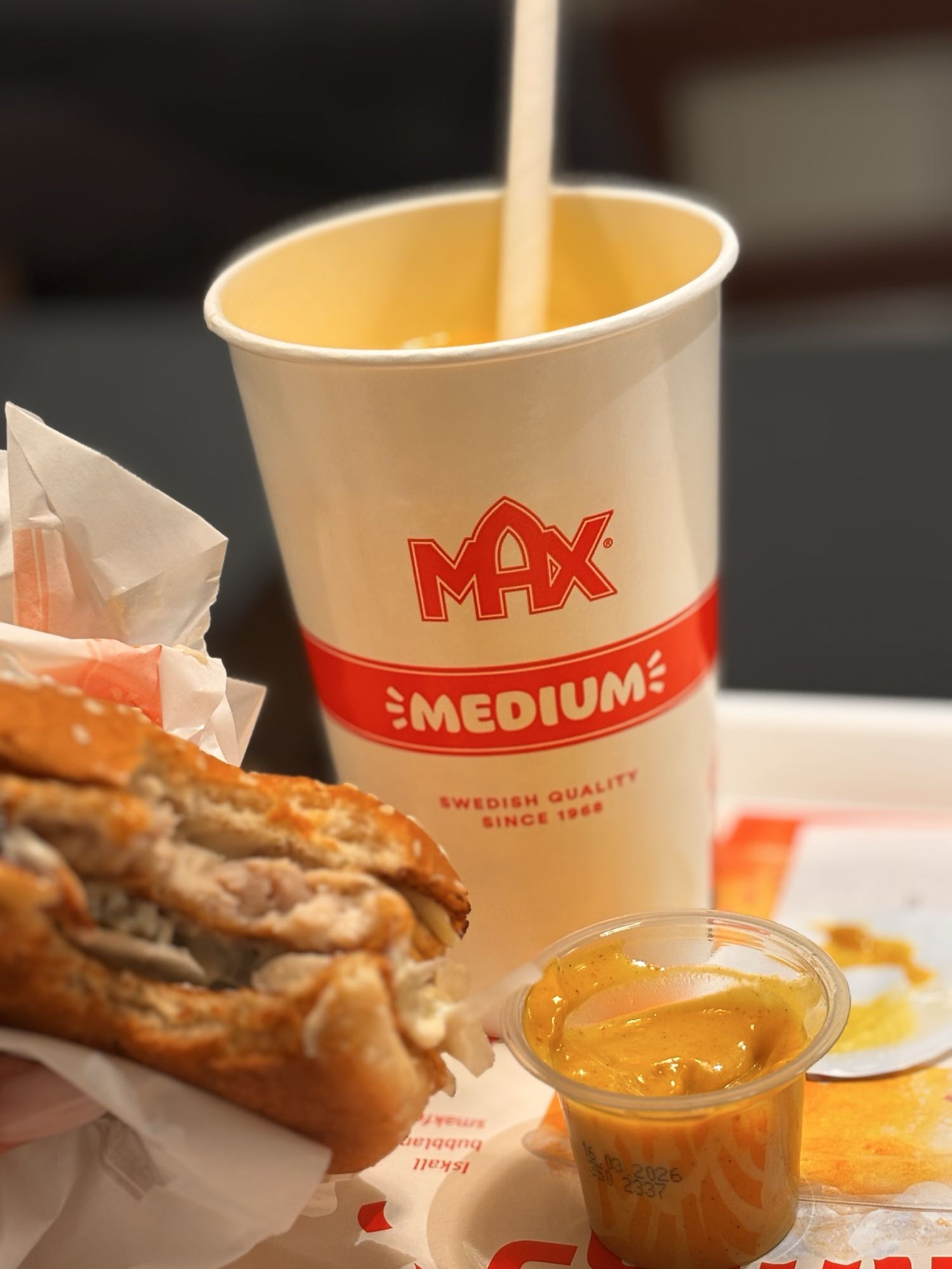 Kycklingburgare med läsk och sås