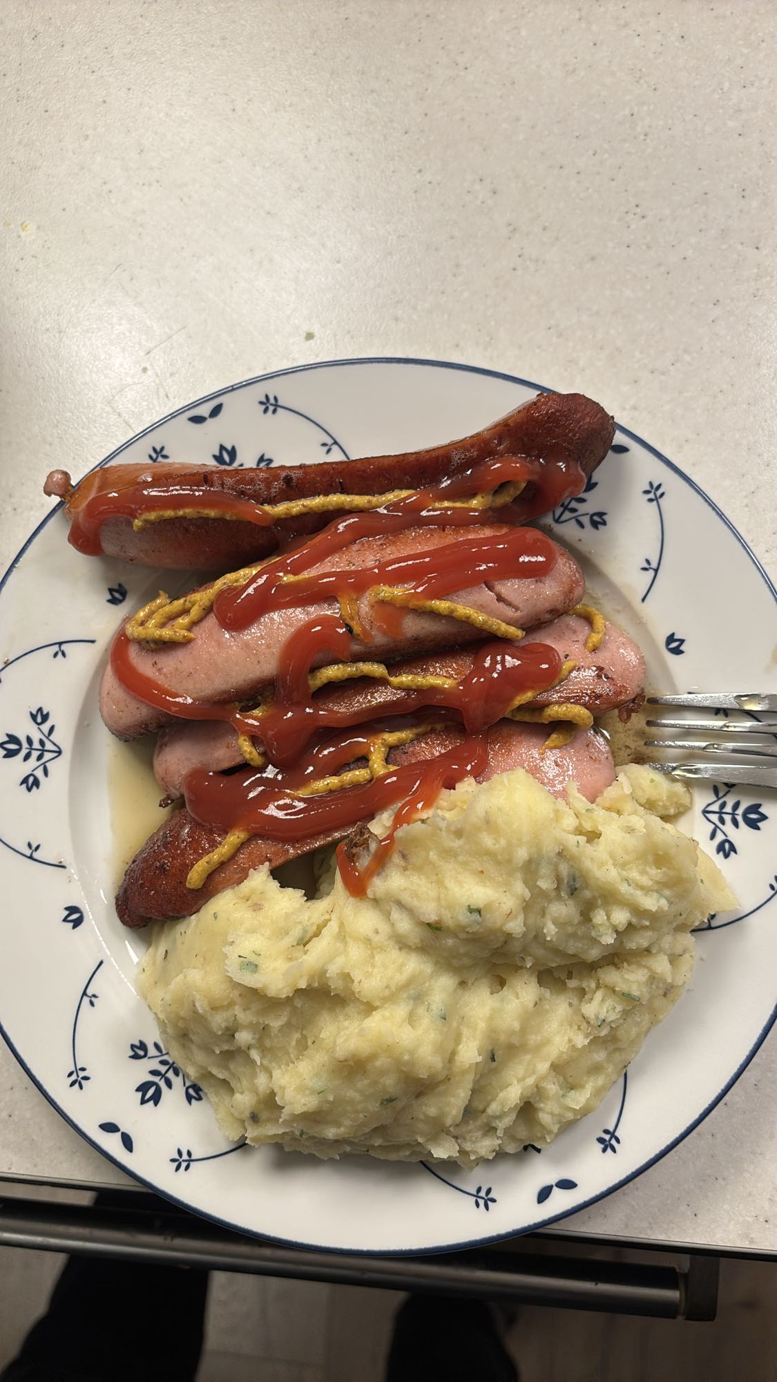 Pølser med potetmos