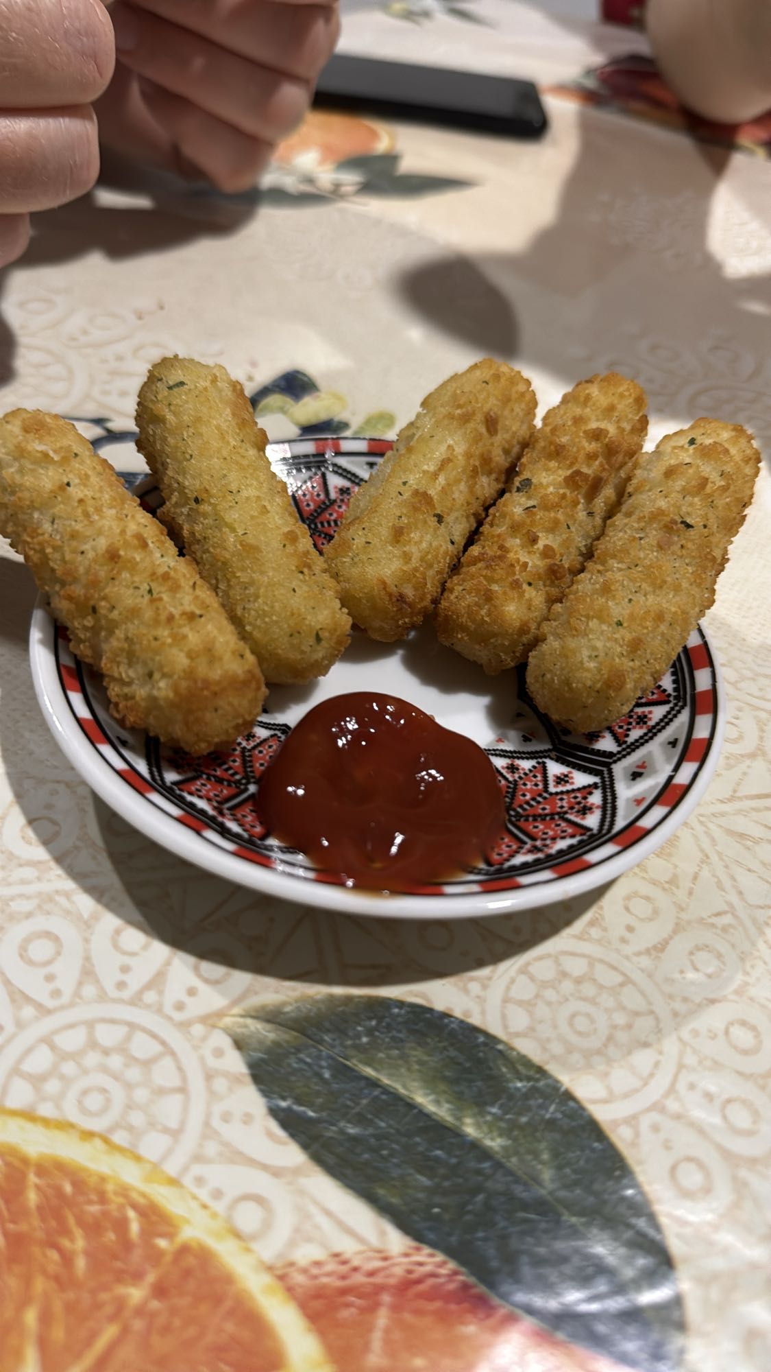 Mozzarella sticks cu ketchup