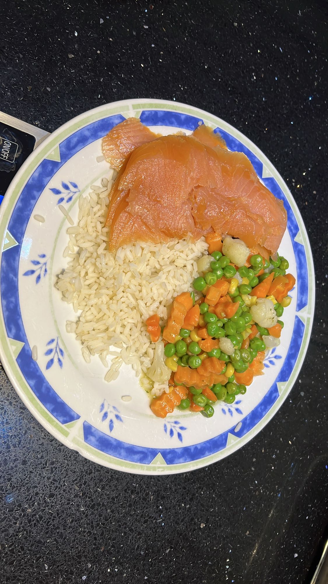 Łosoś z ryżem i warzywami