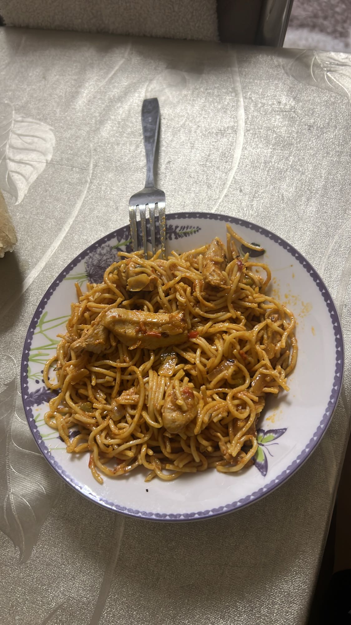 Paste cu pui și legume