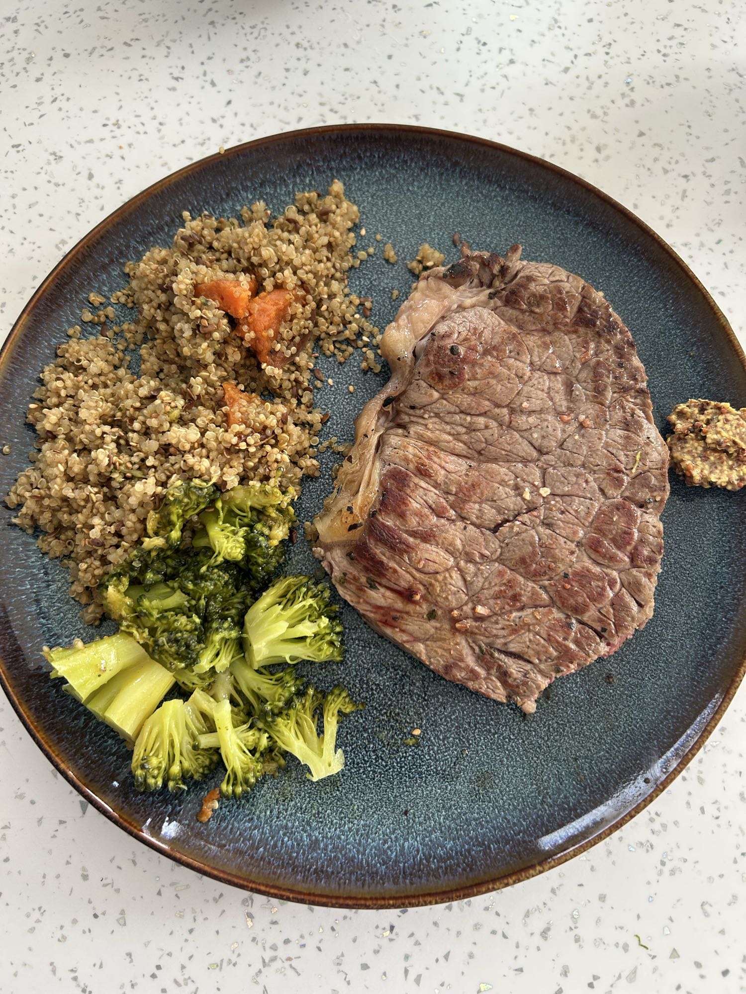 Steak quinoa brocoli